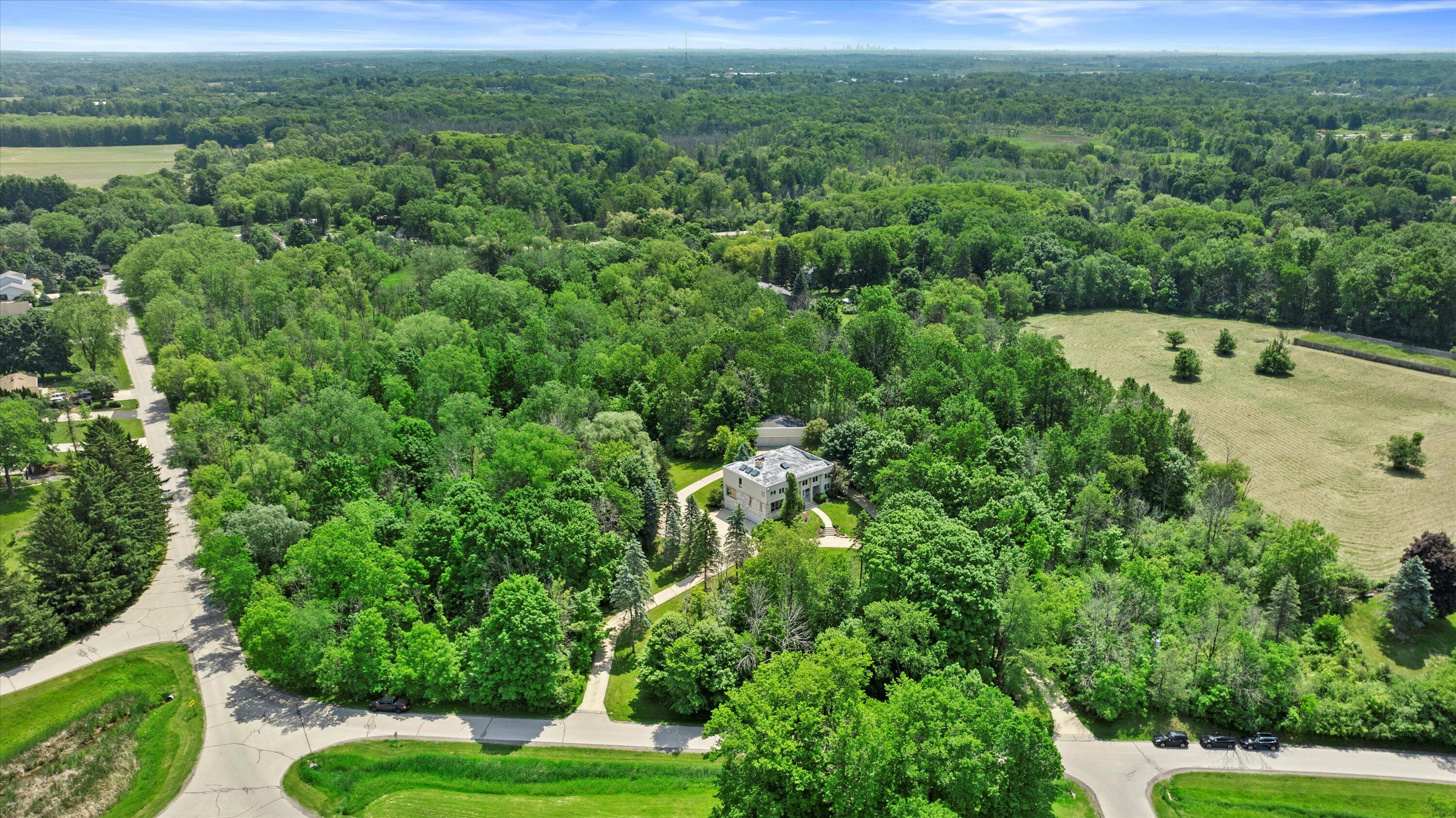 Wisconsin Lake Home for sale (MLS#: 1922577) at W222N8208  Plainview Pkwy, in Lisbon, Wisconsin. (8 of 73)