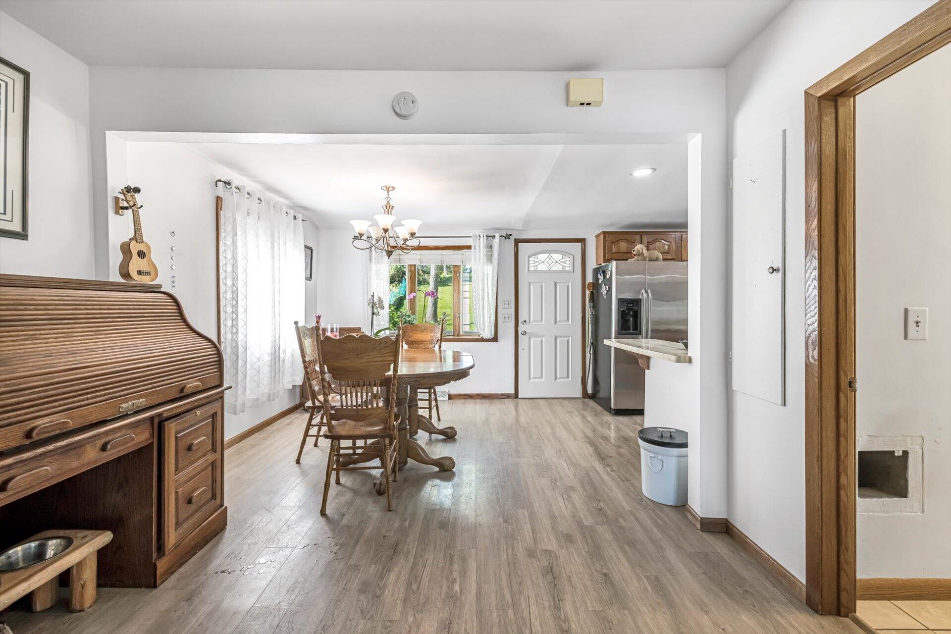 Wisconsin Lake Home for sale (MLS#: 1922876) at N37W26687  Kopmeier Dr, in Pewaukee, Wisconsin. (6 of 15)