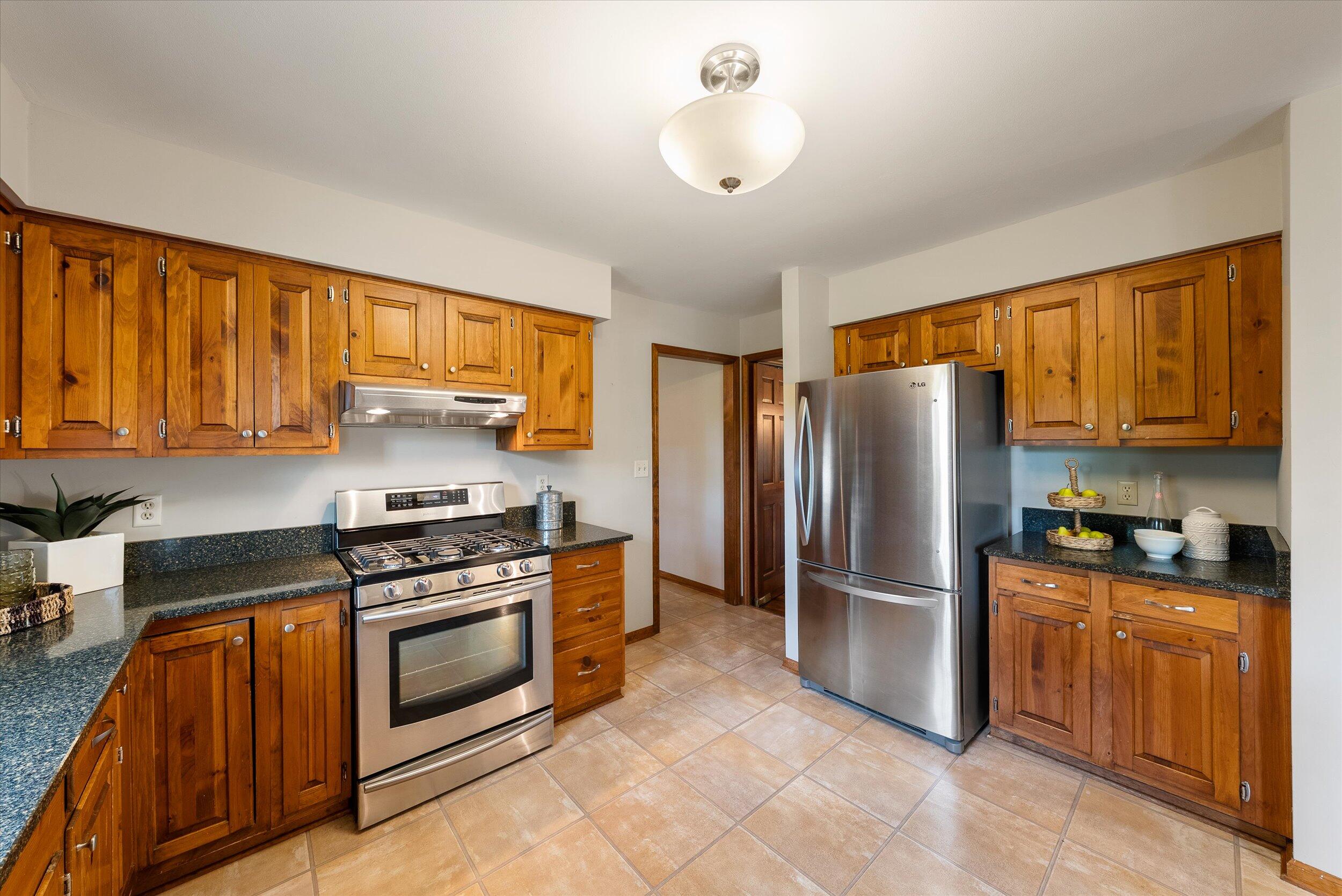 Wisconsin Lake Home for sale (MLS#: 1923046) at 10800 N Norway Dr, in Mequon, Wisconsin. (12 of 55)