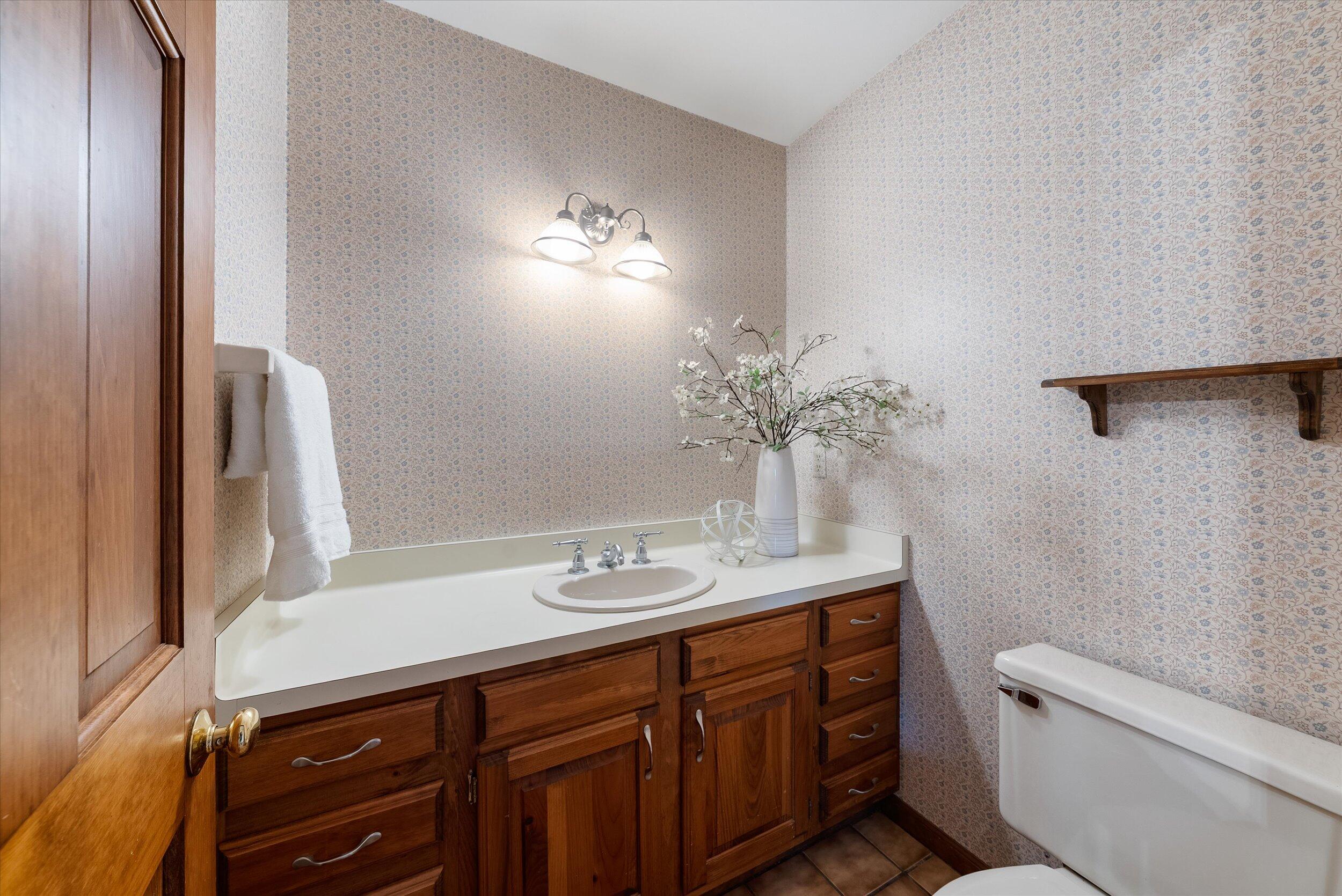Wisconsin Lake Home for sale (MLS#: 1923046) at 10800 N Norway Dr, in Mequon, Wisconsin. (19 of 55)