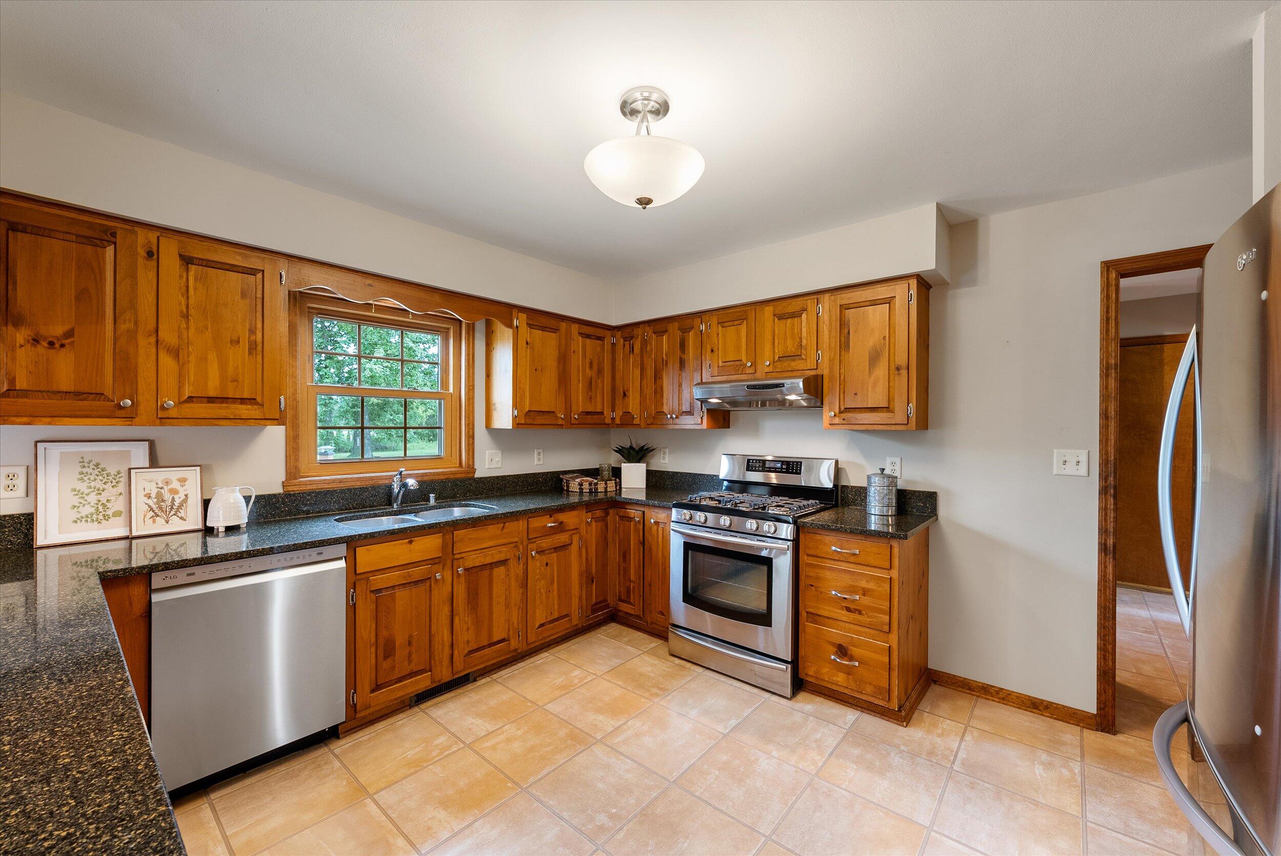 Wisconsin Lake Home for sale (MLS#: 1923046) at 10800 N Norway Dr, in Mequon, Wisconsin. (5 of 55)