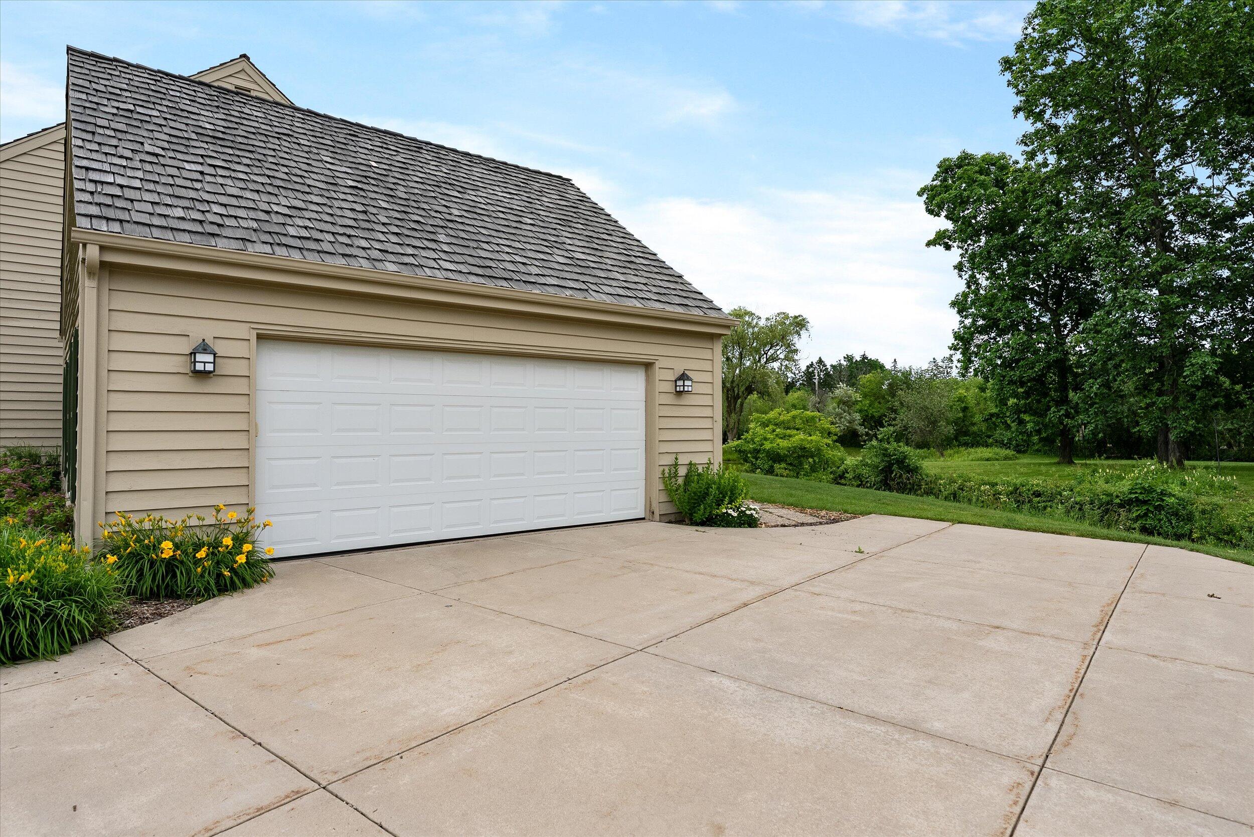 Wisconsin Lake Home for sale (MLS#: 1923046) at 10800 N Norway Dr, in Mequon, Wisconsin. (43 of 55)