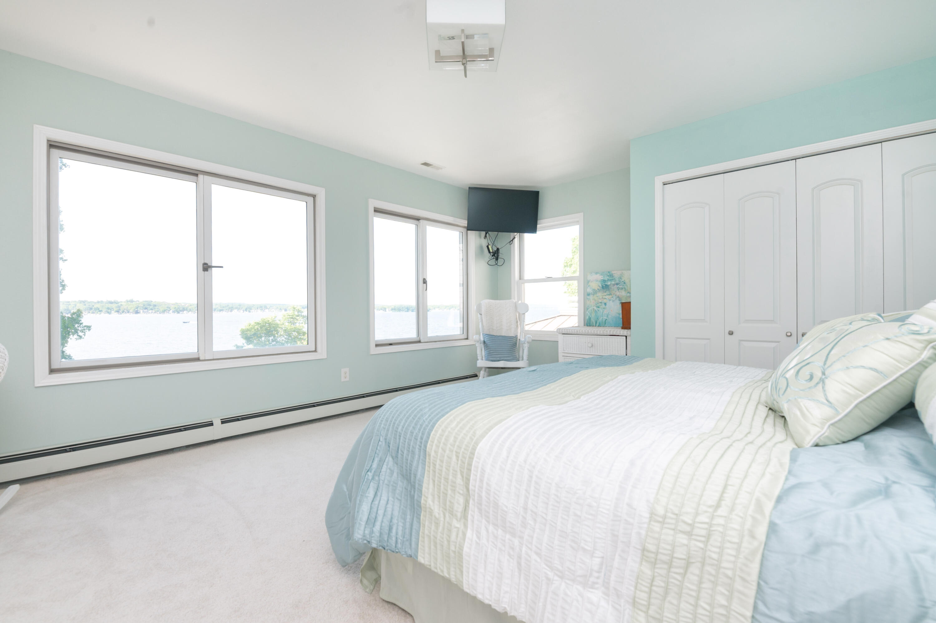 Wisconsin Lake Home for sale (MLS#: 1923064) at N37W26713  Kopmeier Dr, in Pewaukee, Wisconsin. (4 of 24)