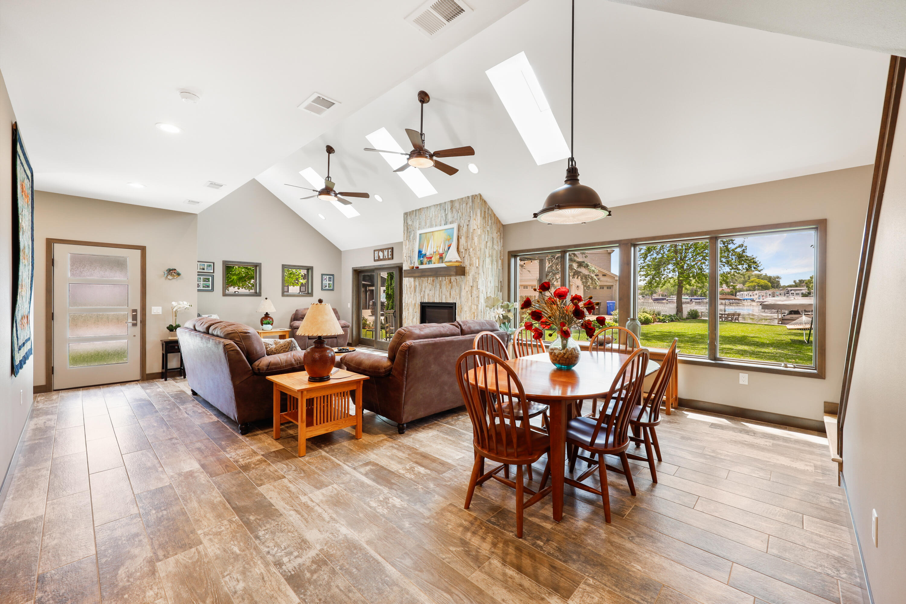 Wisconsin Lake Home for sale (MLS#: 1923066) at 2830  Tomahawk Ct, in Middleton, Wisconsin. (11 of 50)
