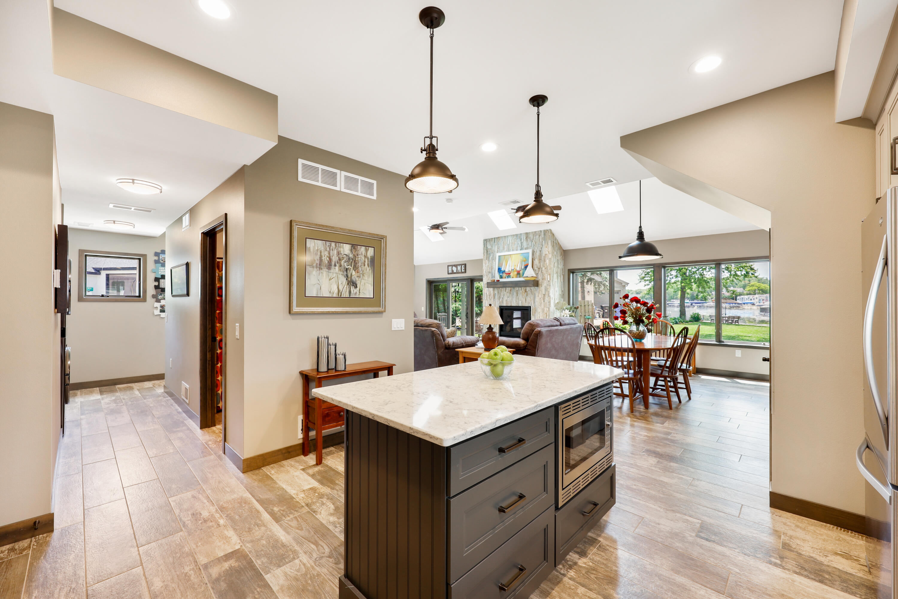 Wisconsin Lake Home for sale (MLS#: 1923066) at 2830  Tomahawk Ct, in Middleton, Wisconsin. (17 of 50)