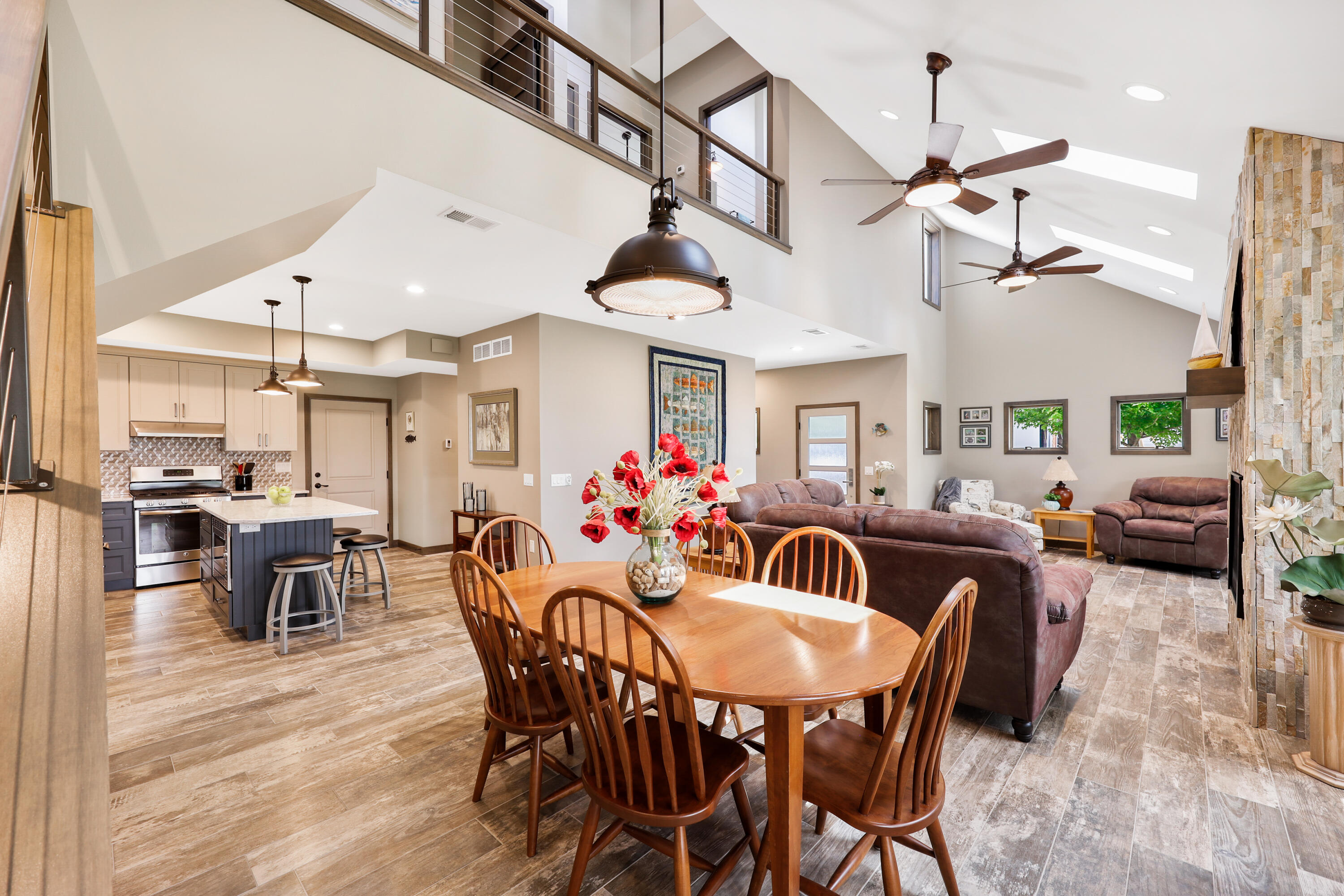 Wisconsin Lake Home for sale (MLS#: 1923066) at 2830  Tomahawk Ct, in Middleton, Wisconsin. (10 of 50)