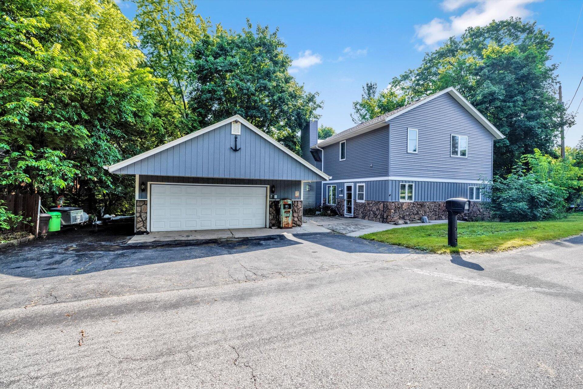 Wisconsin Lake Home for sale (MLS#: 1923174) at 1012 N Breens Bay Rd, in Summit, Wisconsin. (26 of 31)
