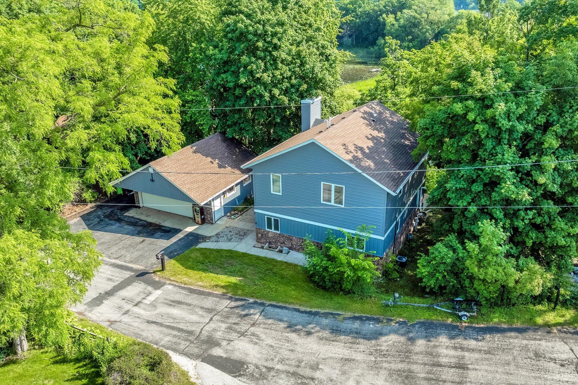 Wisconsin Lake Home for sale (MLS#: 1923174) at 1012 N Breens Bay Rd, in Summit, Wisconsin. (28 of 31)