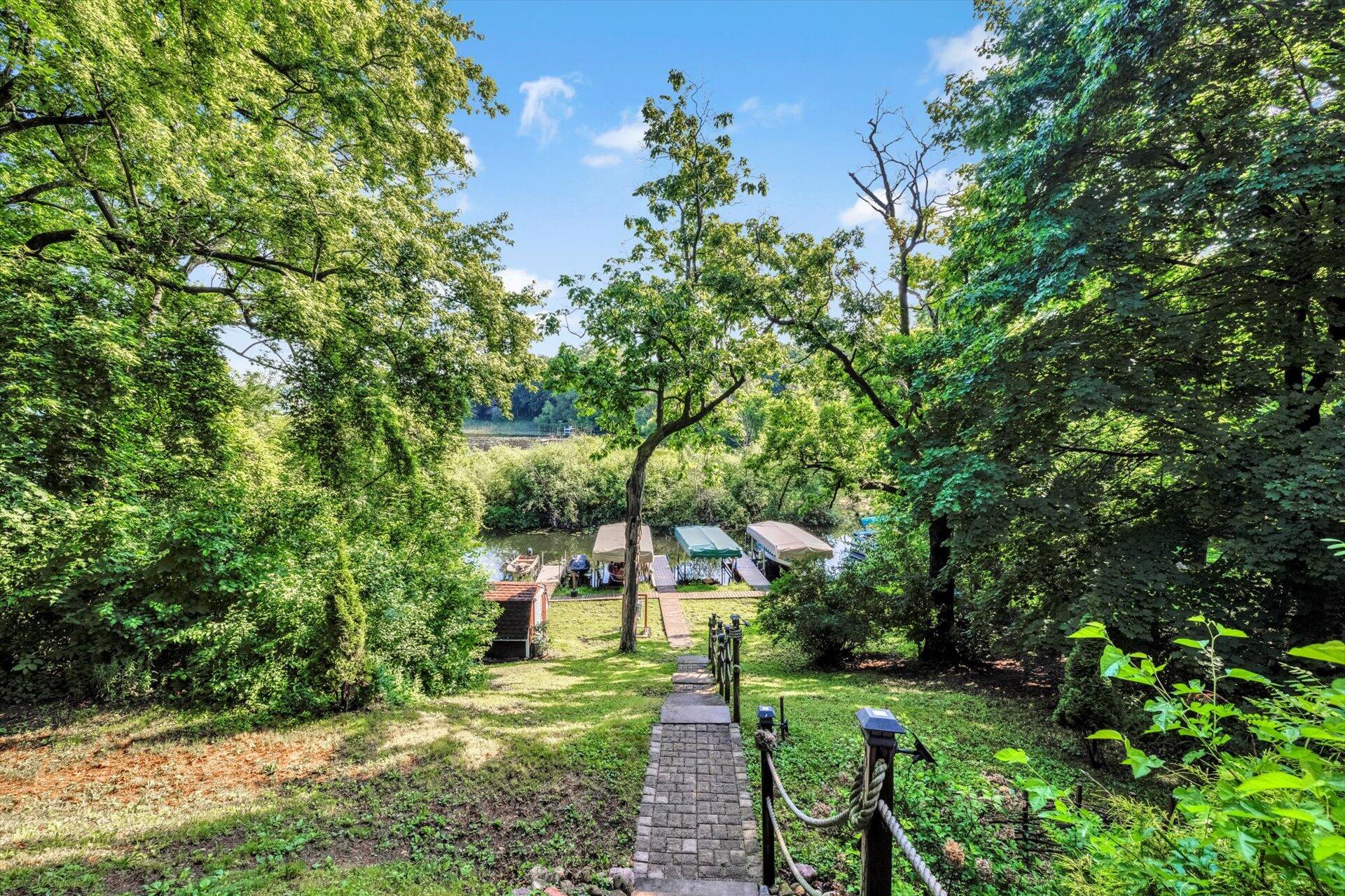 Wisconsin Lake Home for sale (MLS#: 1923174) at 1012 N Breens Bay Rd, in Summit, Wisconsin. (4 of 31)