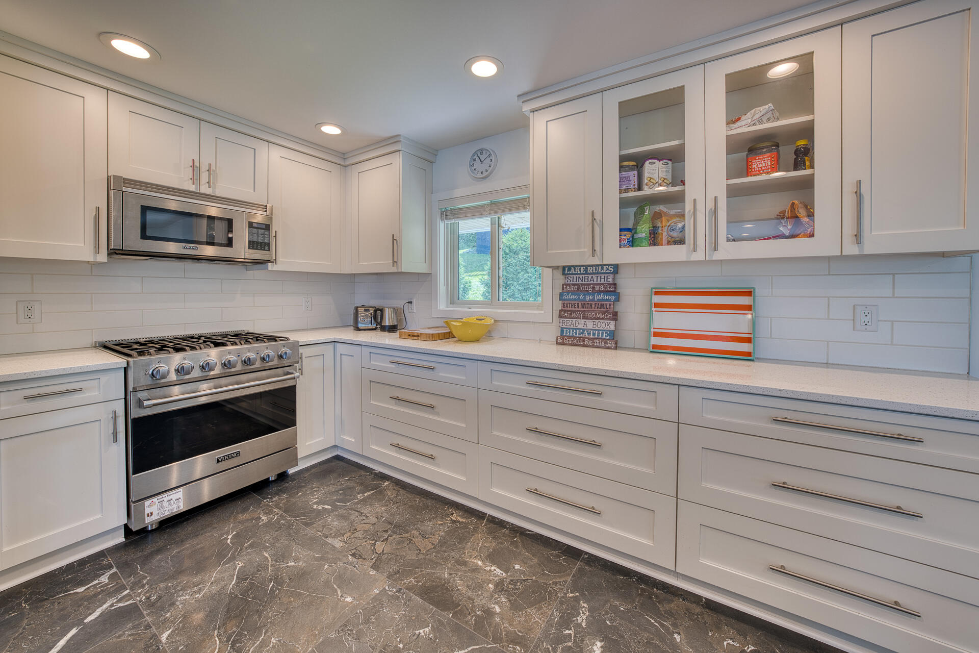 Wisconsin Lake Home for sale (MLS#: 1923261) at 915  Mariane Ter, in Lake Geneva, Wisconsin. (15 of 43)