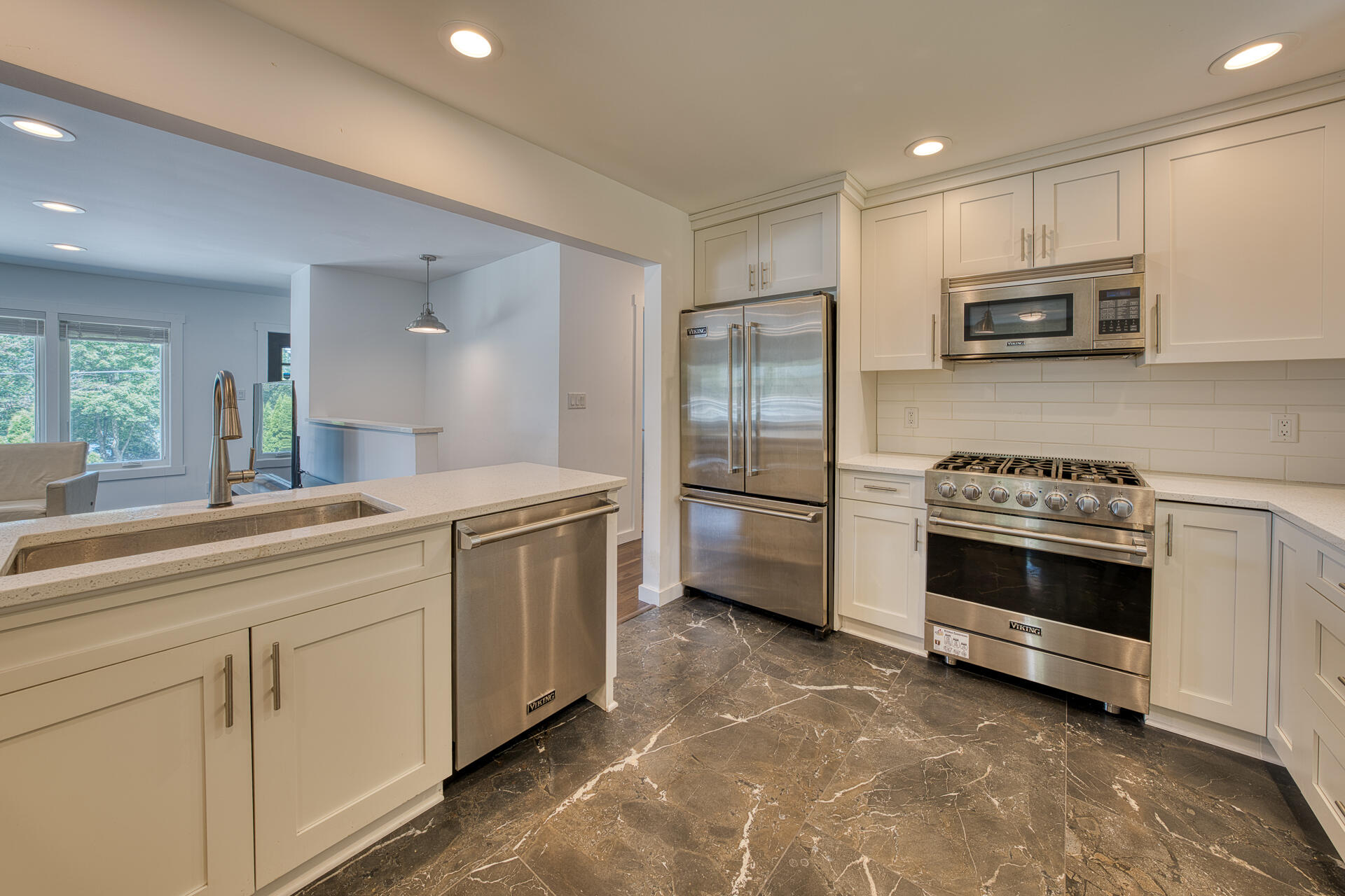 Wisconsin Lake Home for sale (MLS#: 1923261) at 915  Mariane Ter, in Lake Geneva, Wisconsin. (16 of 43)