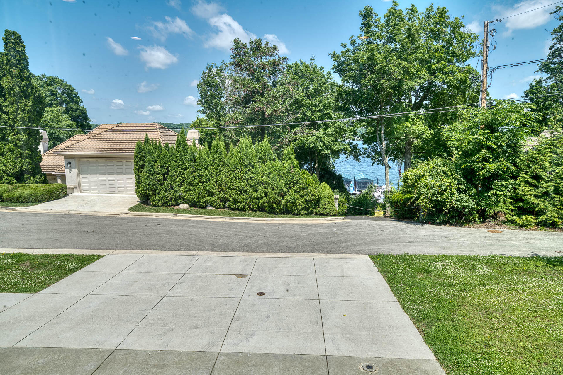 Wisconsin Lake Home for sale (MLS#: 1923261) at 915  Mariane Ter, in Lake Geneva, Wisconsin. (35 of 43)