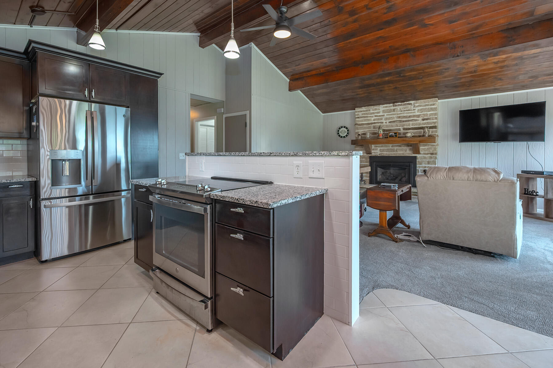 Wisconsin Lake Home for sale (MLS#: 1923292) at 299  Shore Dr, in Palmyra, Wisconsin. (11 of 31)