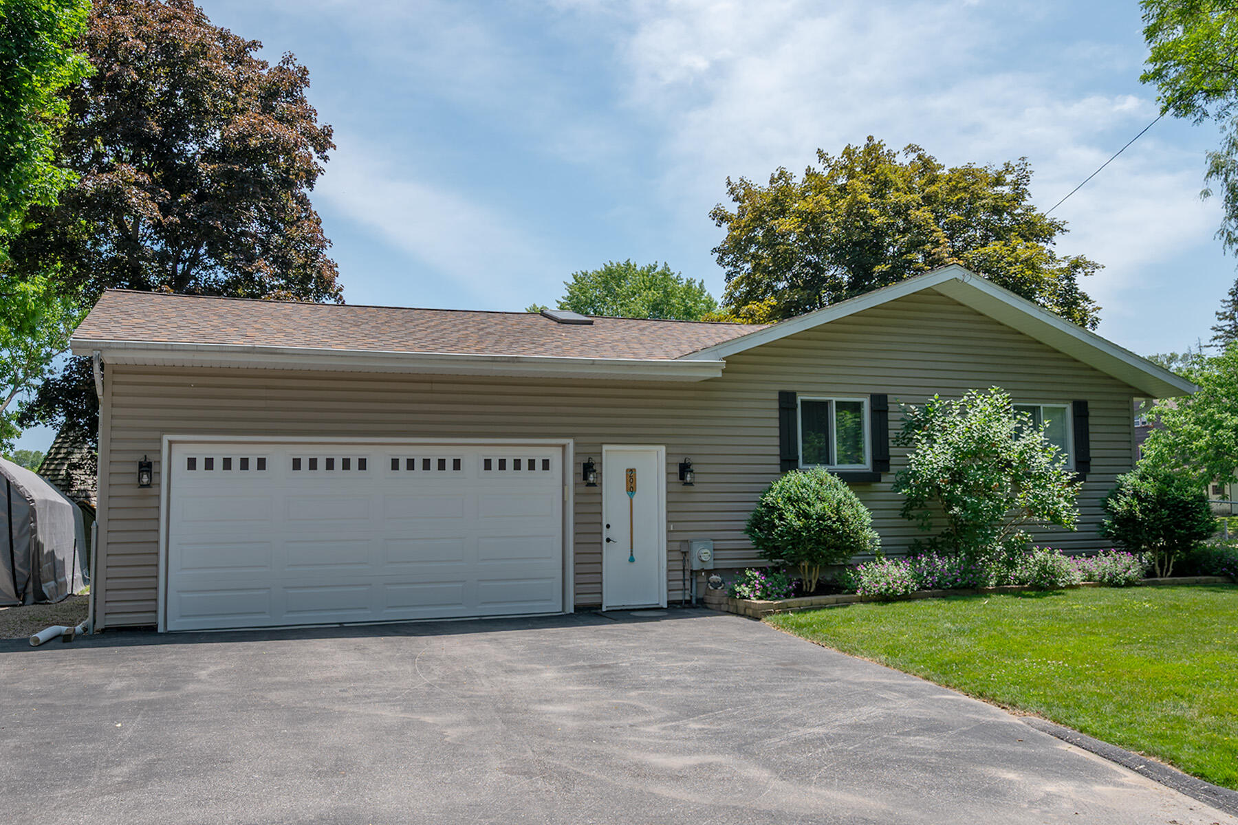 Wisconsin Lake Home for sale (MLS#: 1923292) at 299  Shore Dr, in Palmyra, Wisconsin. (30 of 31)