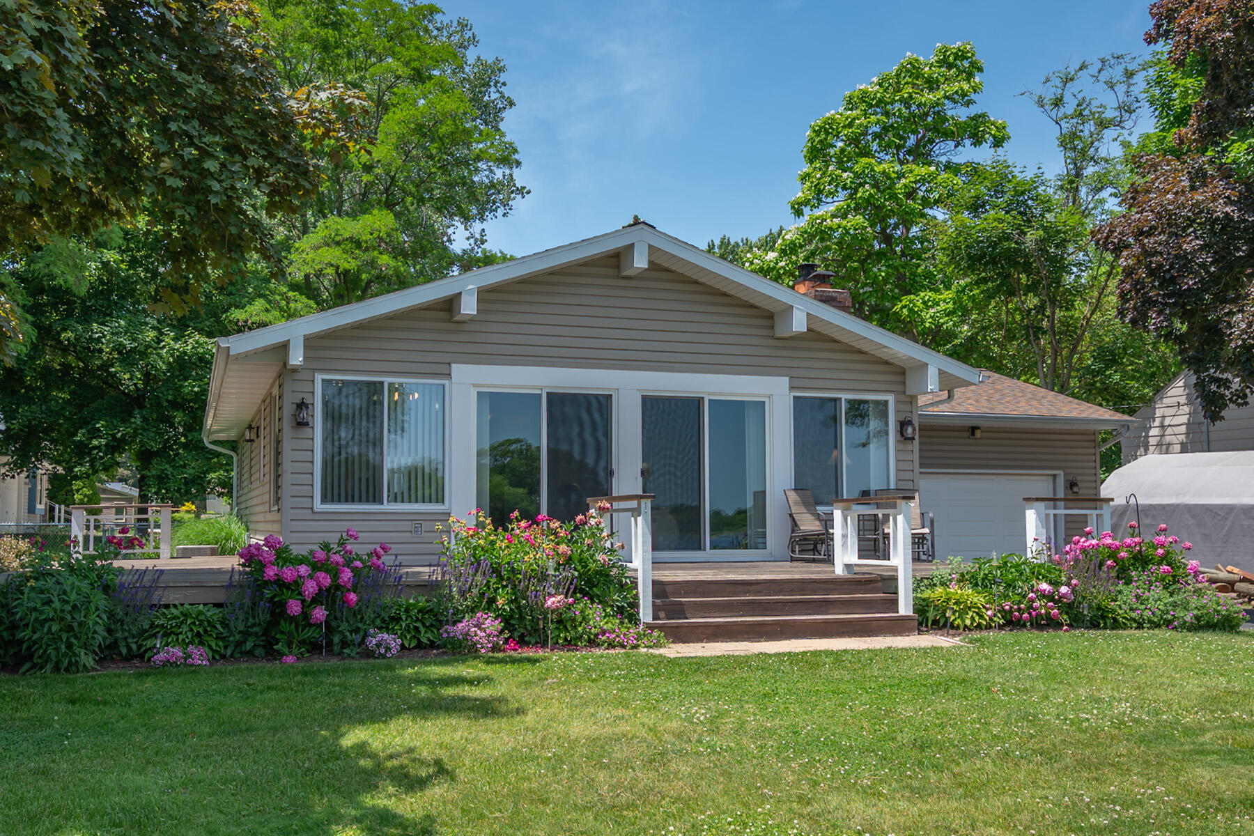 Wisconsin Lake Home for sale (MLS#: 1923292) at 299  Shore Dr, in Palmyra, Wisconsin. (31 of 31)