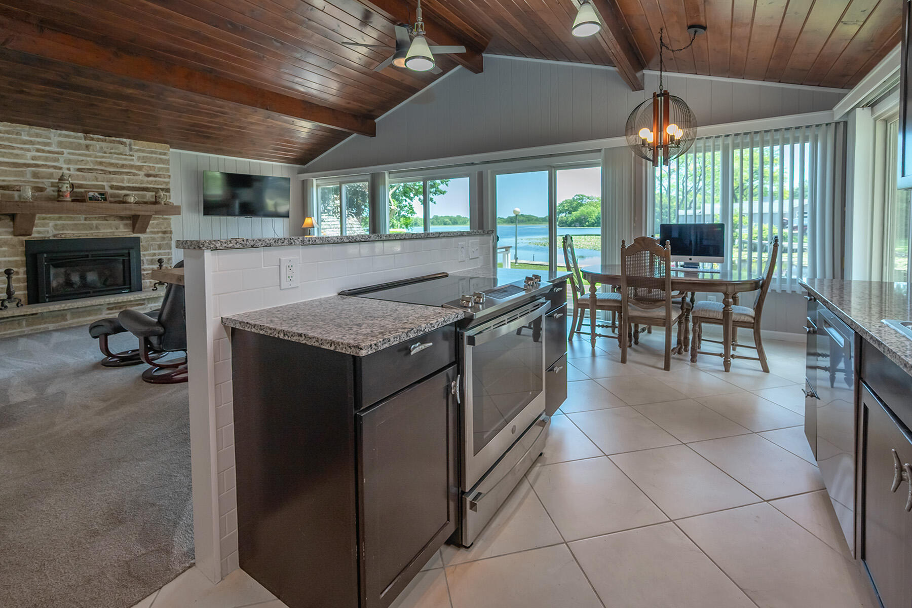 Wisconsin Lake Home for sale (MLS#: 1923292) at 299  Shore Dr, in Palmyra, Wisconsin. (9 of 31)