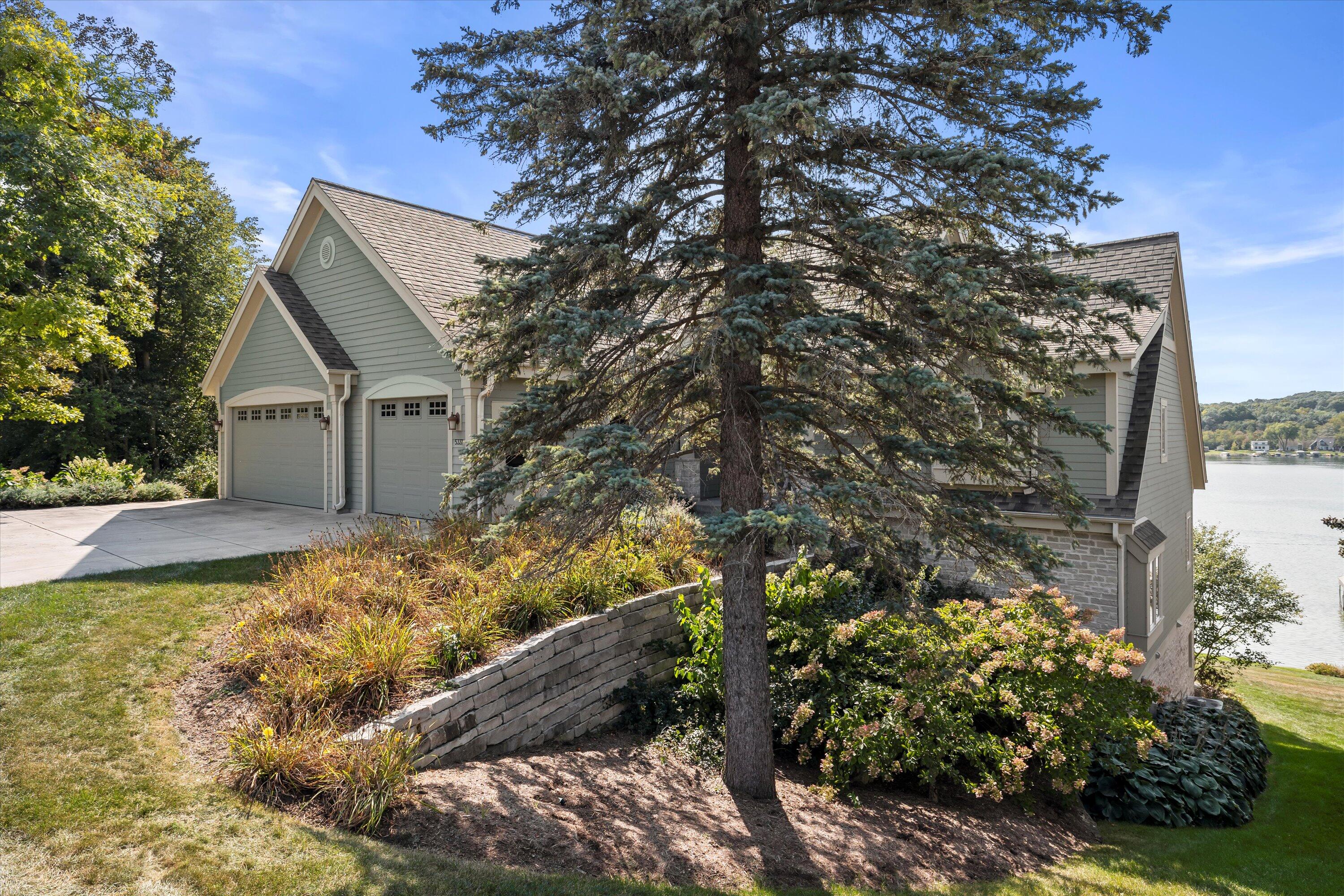 Wisconsin Lake Home for sale (MLS#: 1923323) at 5337  Quaas Dr, in West Bend, Wisconsin. (44 of 85)