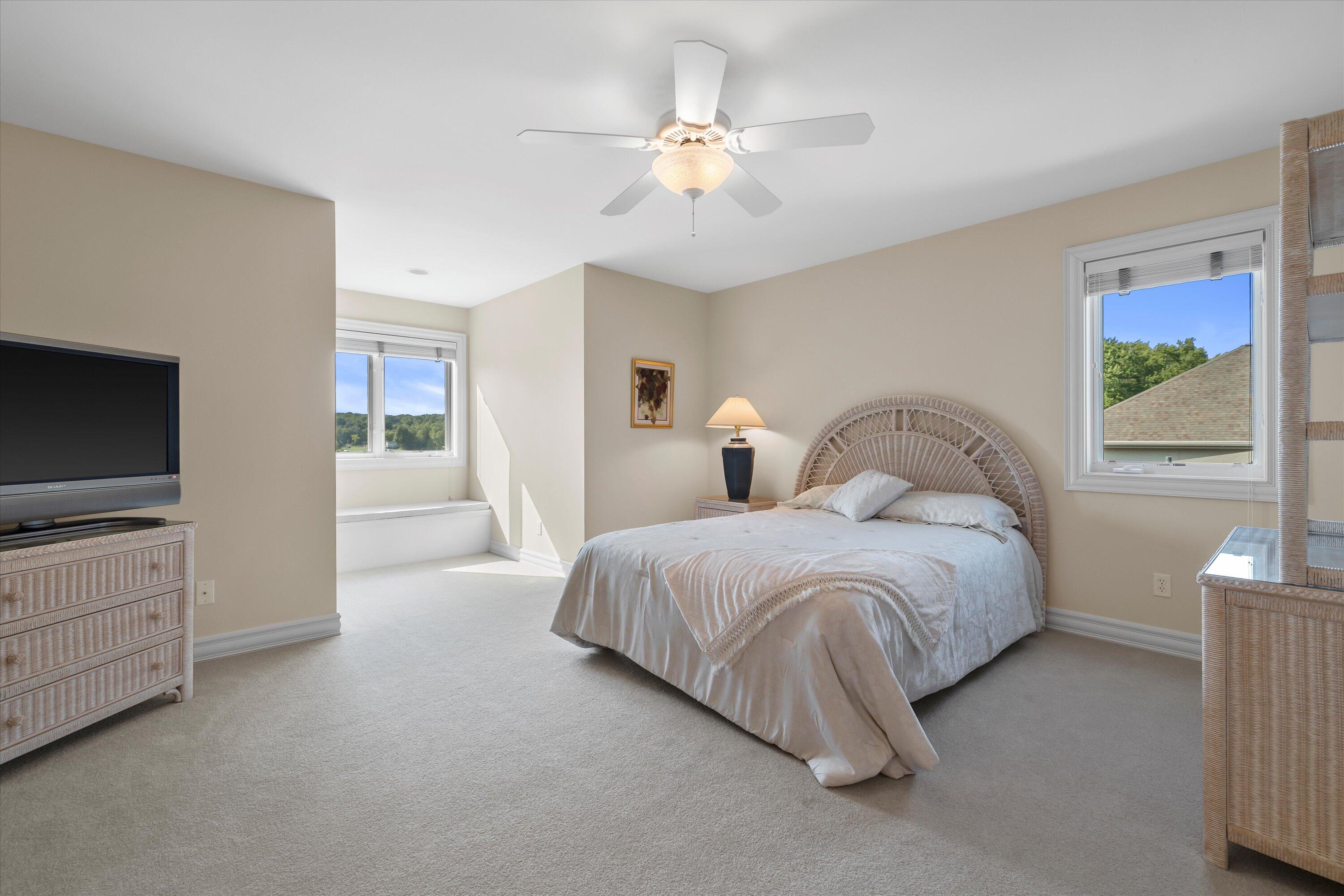 Wisconsin Lake Home for sale (MLS#: 1923323) at 5337  Quaas Dr, in West Bend, Wisconsin. (67 of 85)