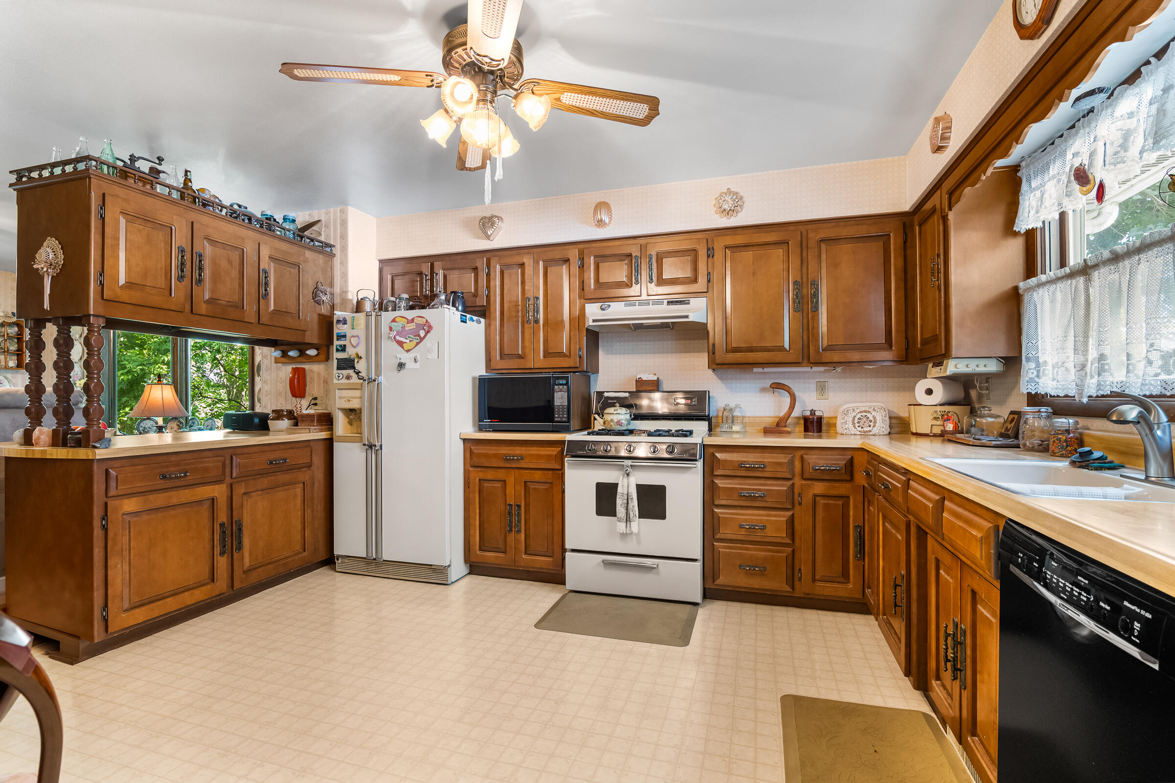 Wisconsin Lake Home for sale (MLS#: 1923330) at 1202 N Rapids Rd, in Manitowoc, Wisconsin. (4 of 35)