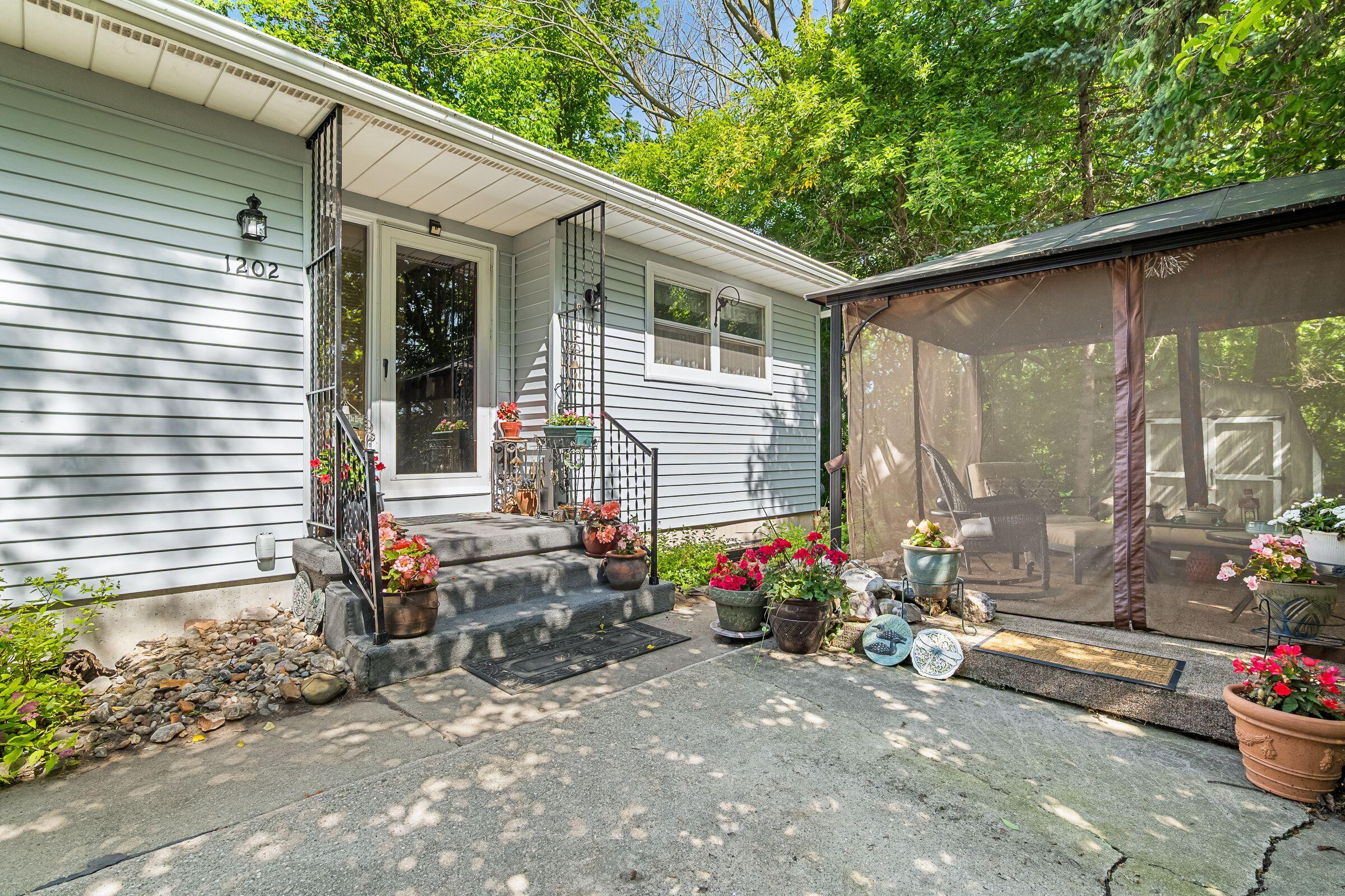Wisconsin Lake Home for sale (MLS#: 1923330) at 1202 N Rapids Rd, in Manitowoc, Wisconsin. (31 of 35)