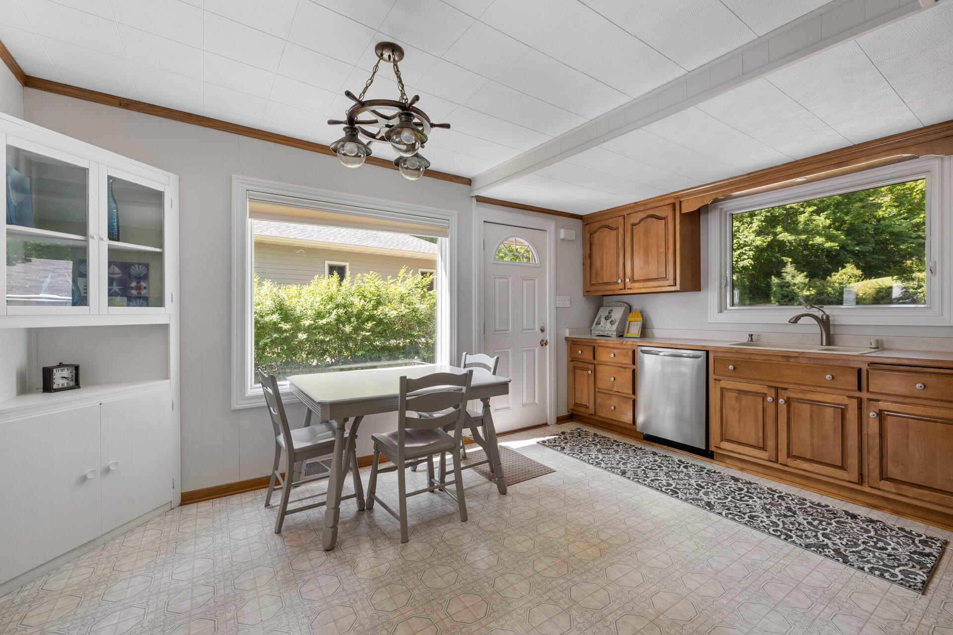 Wisconsin Lake Home for sale (MLS#: 1923334) at 5324  Boettcher Dr 5322, in West Bend, Wisconsin. (16 of 38)