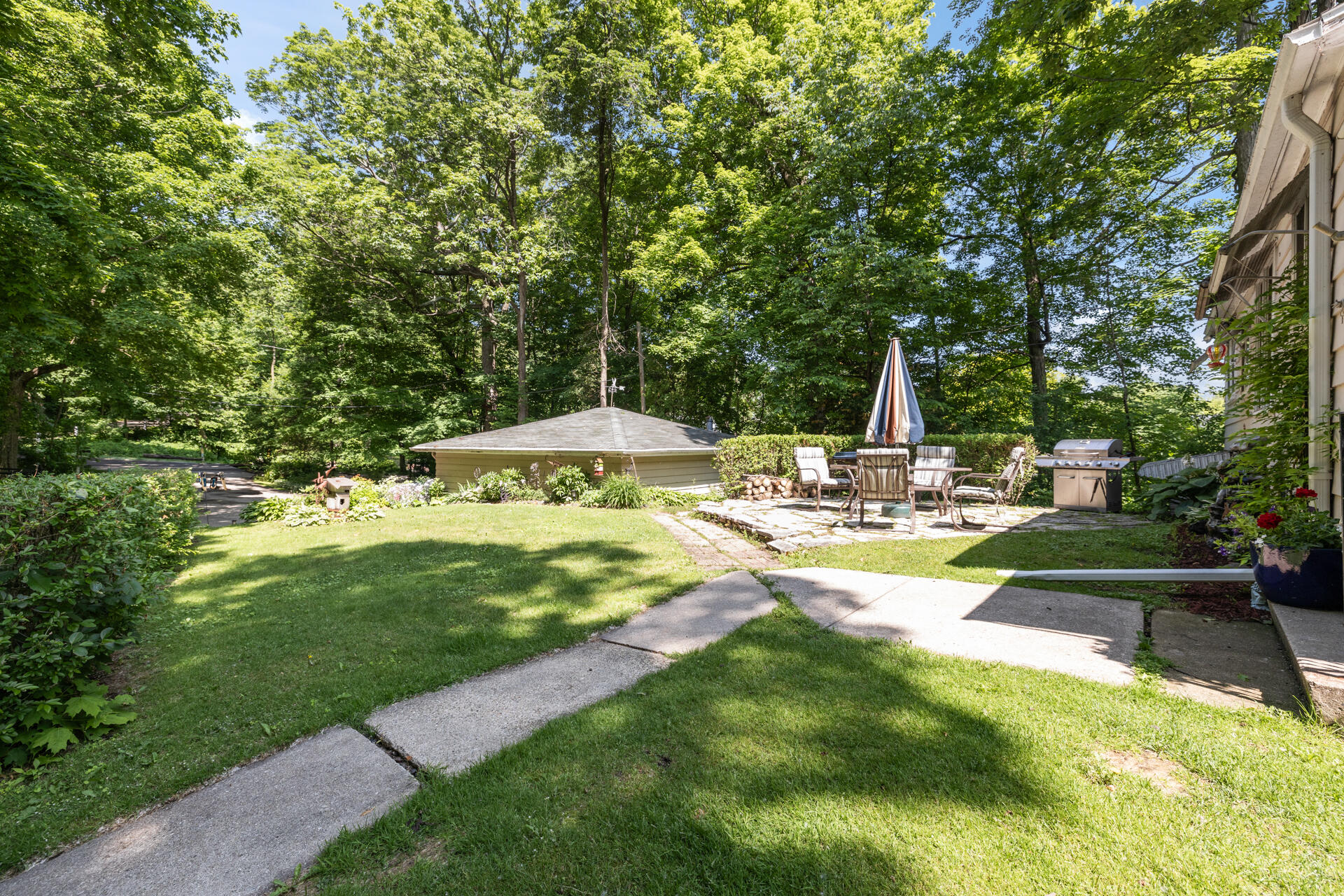Wisconsin Lake Home for sale (MLS#: 1923334) at 5324  Boettcher Dr 5322, in West Bend, Wisconsin. (30 of 38)