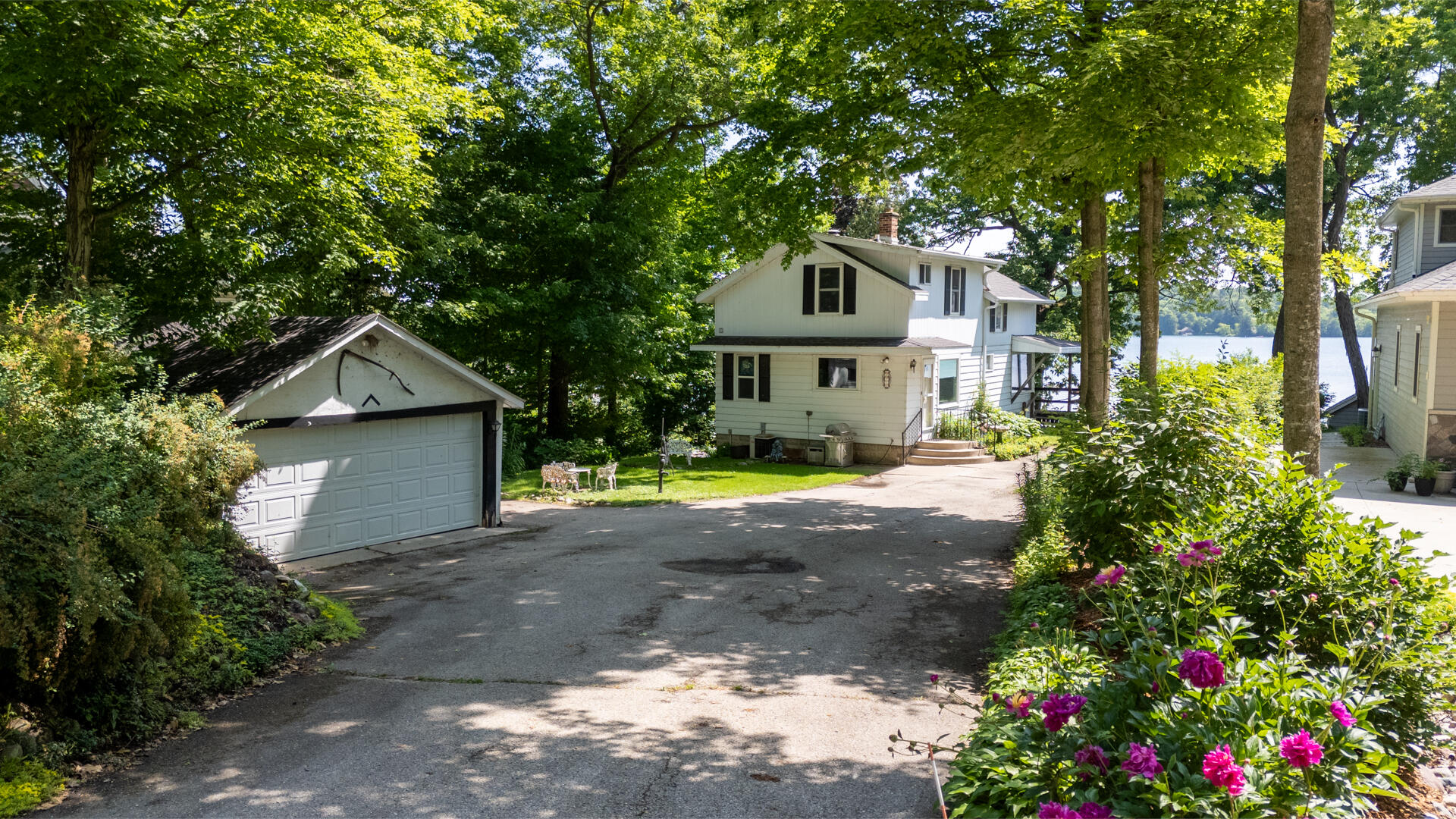 Wisconsin Lake Home for sale (MLS#: 1923334) at 5324  Boettcher Dr 5322, in West Bend, Wisconsin. (10 of 38)