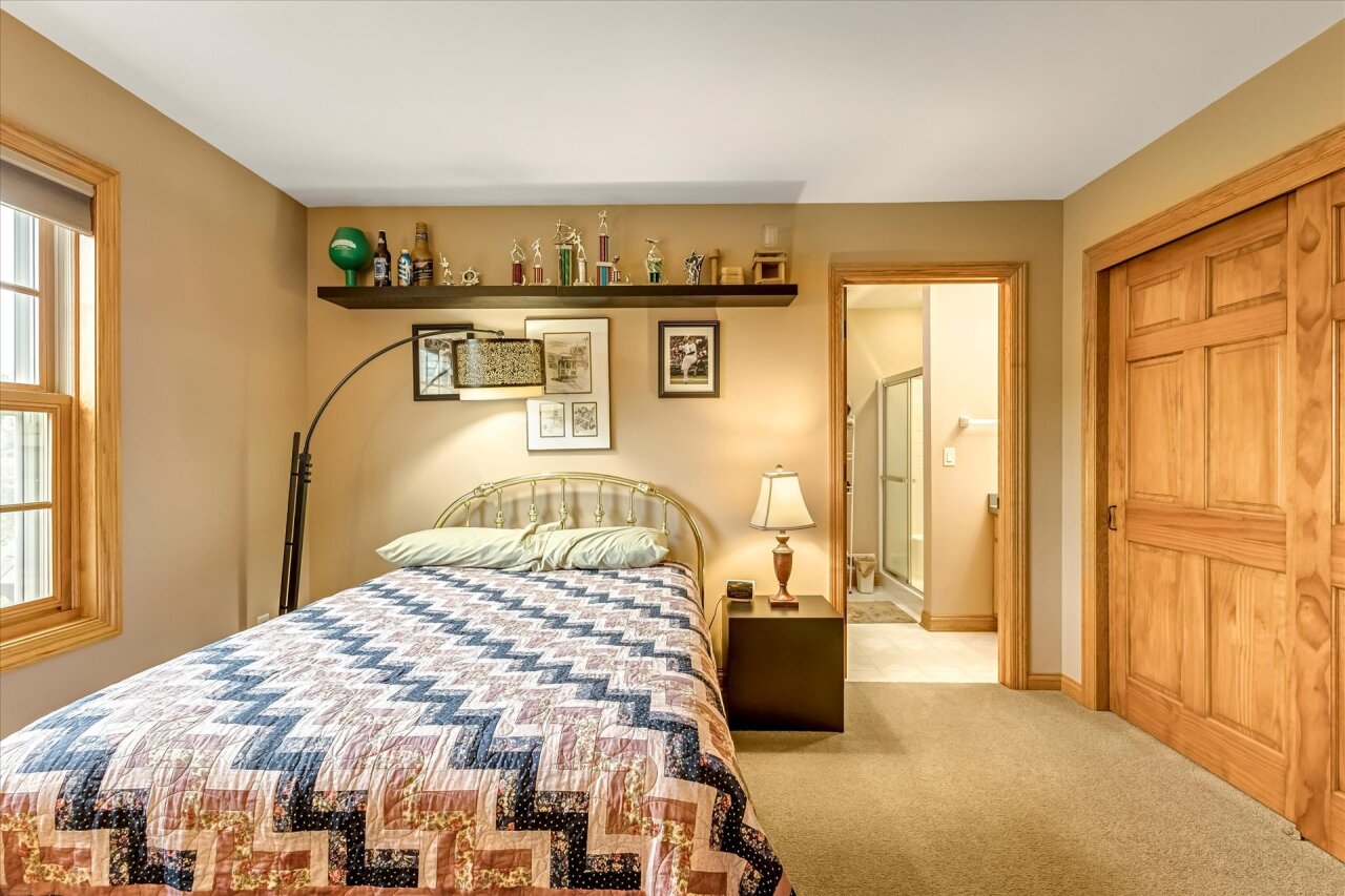 Wisconsin Lake Home for sale (MLS#: 1923732) at 440 E Red Pine Cir, in Dousman, Wisconsin. (16 of 30)