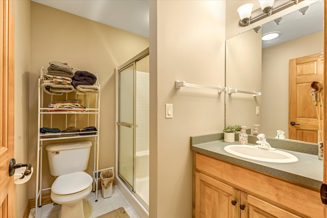 Wisconsin Lake Home for sale (MLS#: 1923732) at 440 E Red Pine Cir, in Dousman, Wisconsin. (17 of 30)