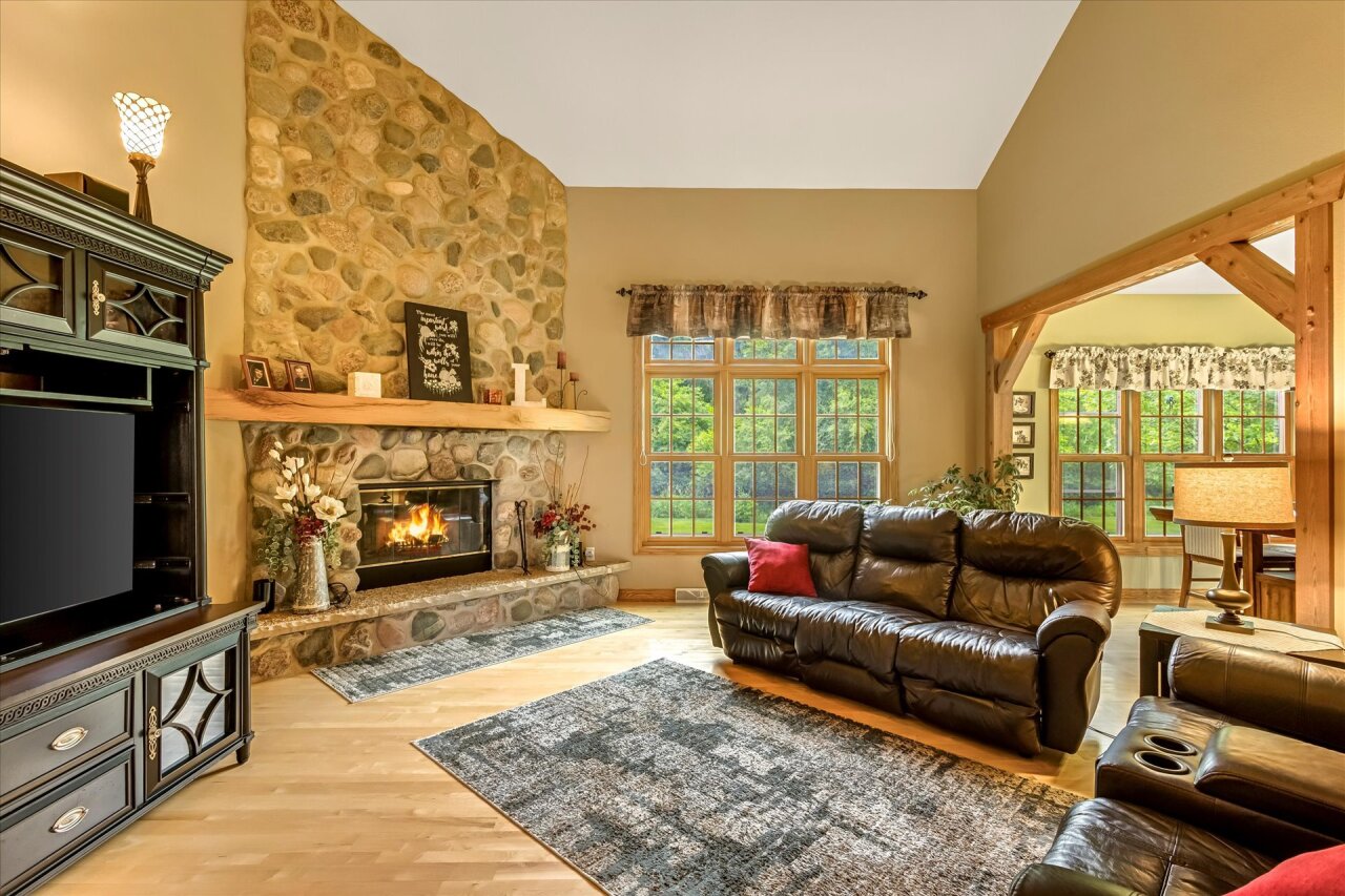Wisconsin Lake Home for sale (MLS#: 1923732) at 440 E Red Pine Cir, in Dousman, Wisconsin. (3 of 30)