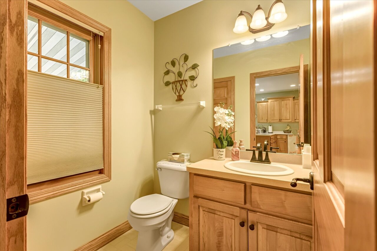 Wisconsin Lake Home for sale (MLS#: 1923732) at 440 E Red Pine Cir, in Dousman, Wisconsin. (21 of 30)