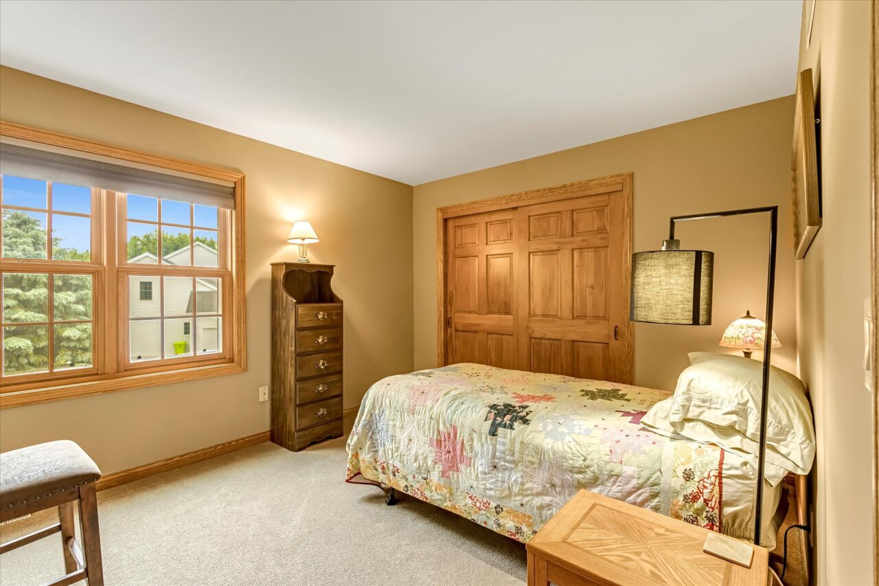 Wisconsin Lake Home for sale (MLS#: 1923732) at 440 E Red Pine Cir, in Dousman, Wisconsin. (22 of 30)
