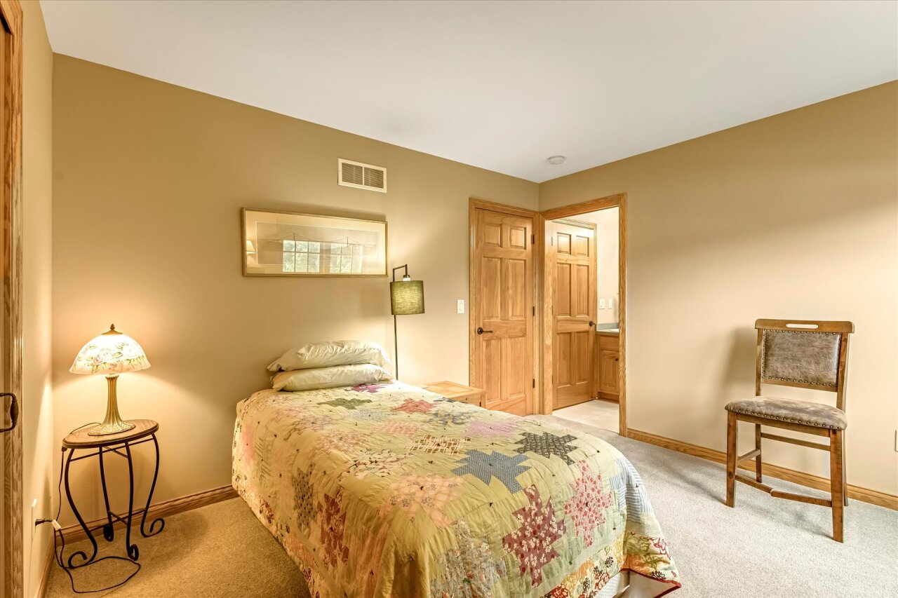 Wisconsin Lake Home for sale (MLS#: 1923732) at 440 E Red Pine Cir, in Dousman, Wisconsin. (23 of 30)