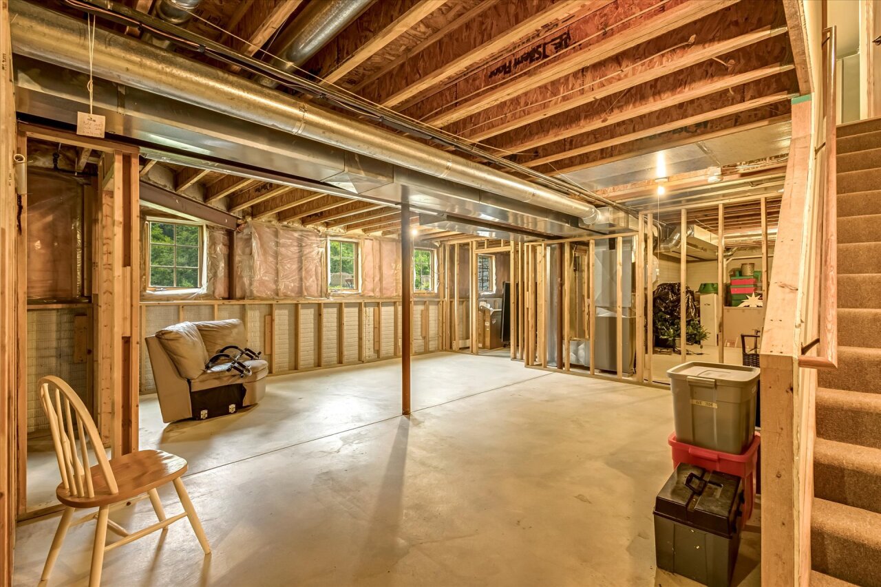 Wisconsin Lake Home for sale (MLS#: 1923732) at 440 E Red Pine Cir, in Dousman, Wisconsin. (24 of 30)