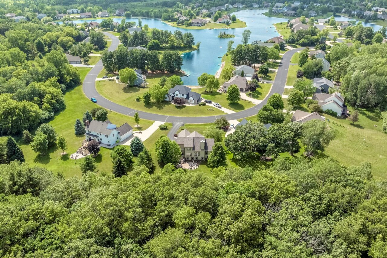 Wisconsin Lake Home for sale (MLS#: 1923732) at 440 E Red Pine Cir, in Dousman, Wisconsin. (26 of 30)
