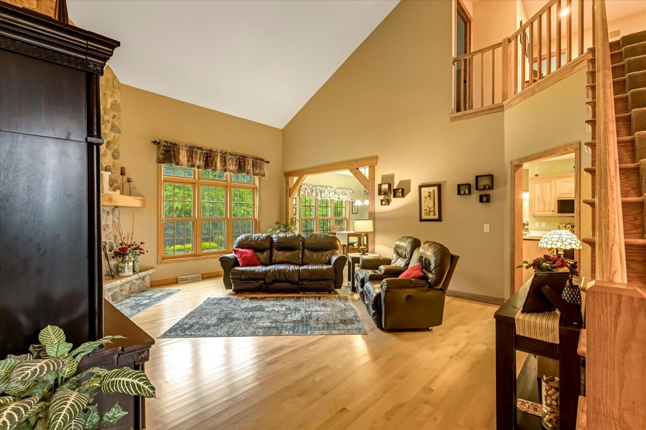 Wisconsin Lake Home for sale (MLS#: 1923732) at 440 E Red Pine Cir, in Dousman, Wisconsin. (4 of 30)