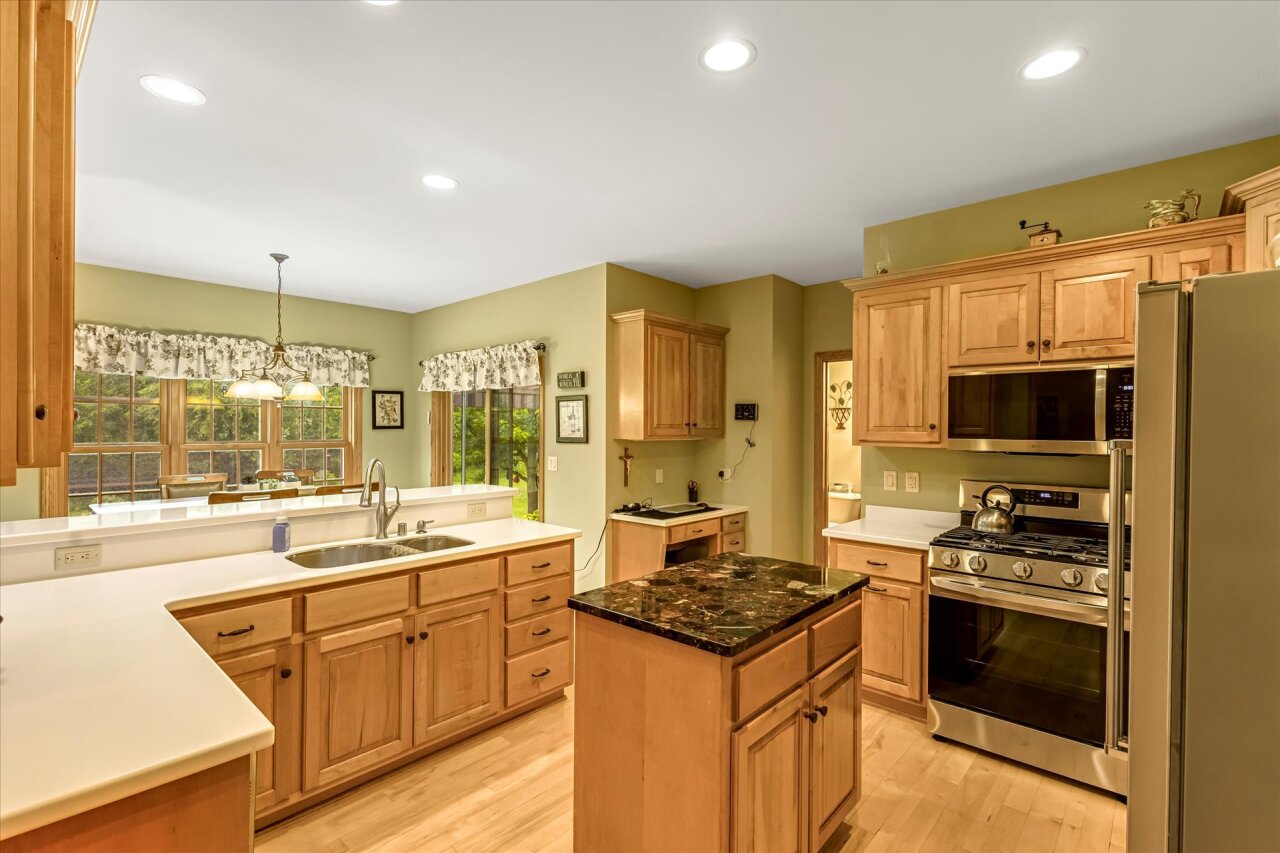 Wisconsin Lake Home for sale (MLS#: 1923732) at 440 E Red Pine Cir, in Dousman, Wisconsin. (5 of 30)