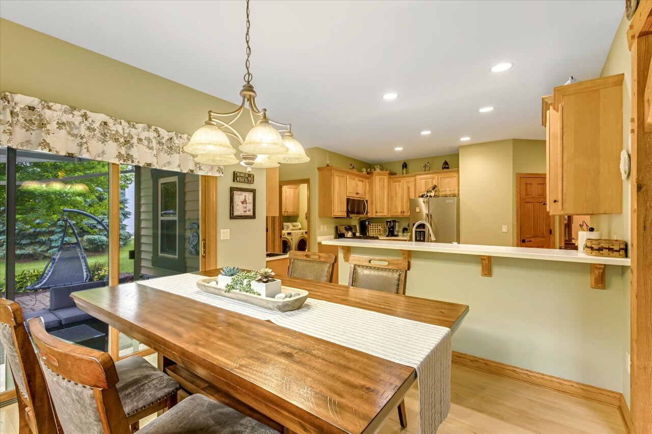 Wisconsin Lake Home for sale (MLS#: 1923732) at 440 E Red Pine Cir, in Dousman, Wisconsin. (7 of 30)