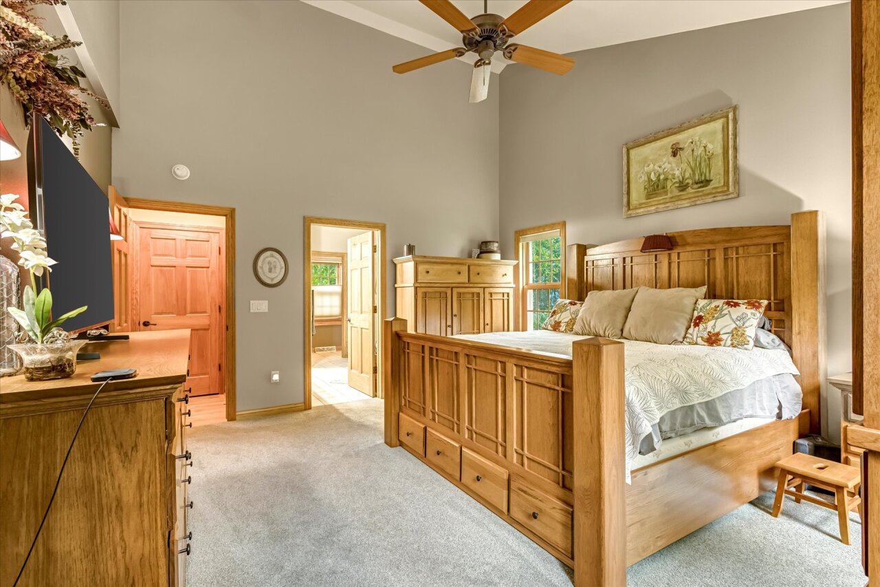 Wisconsin Lake Home for sale (MLS#: 1923732) at 440 E Red Pine Cir, in Dousman, Wisconsin. (10 of 30)