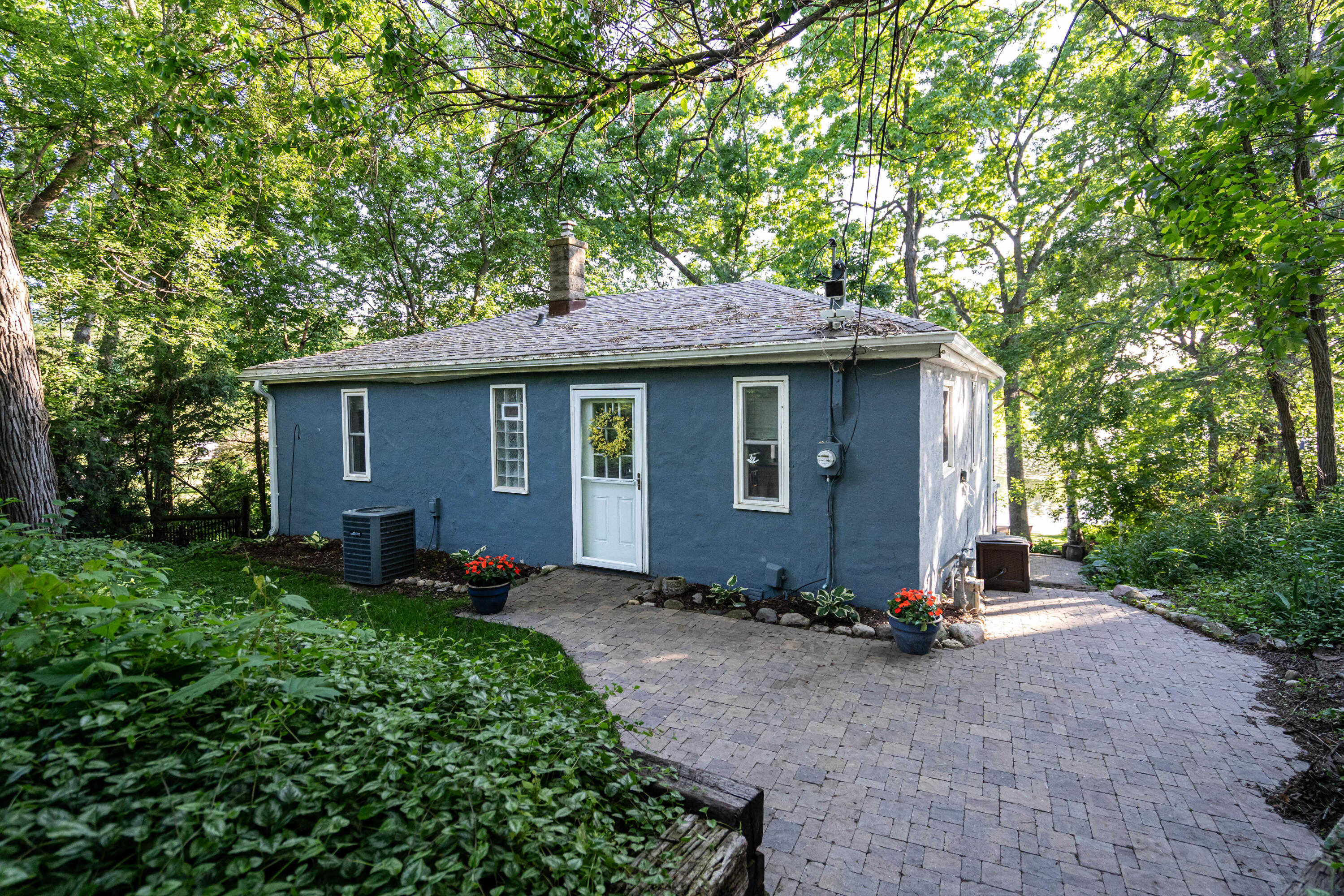 Wisconsin Lake Home for sale (MLS#: 1923736) at S107W34898 S Shore Dr, in Eagle, Wisconsin. (2 of 35)