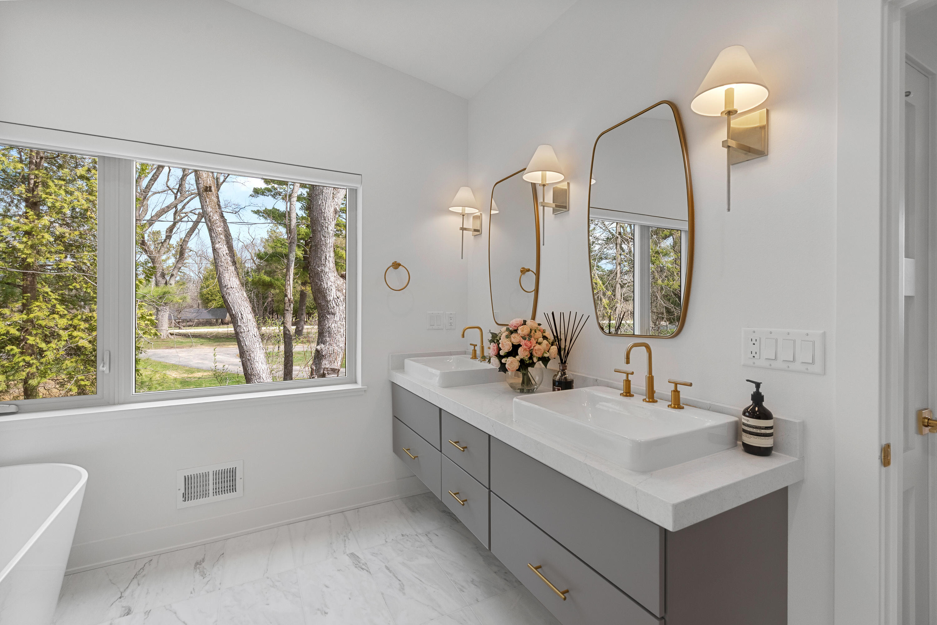 Wisconsin Lake Home for sale (MLS#: 1923772) at 13480 N Lakewood Dr, in Mequon, Wisconsin. (33 of 74)