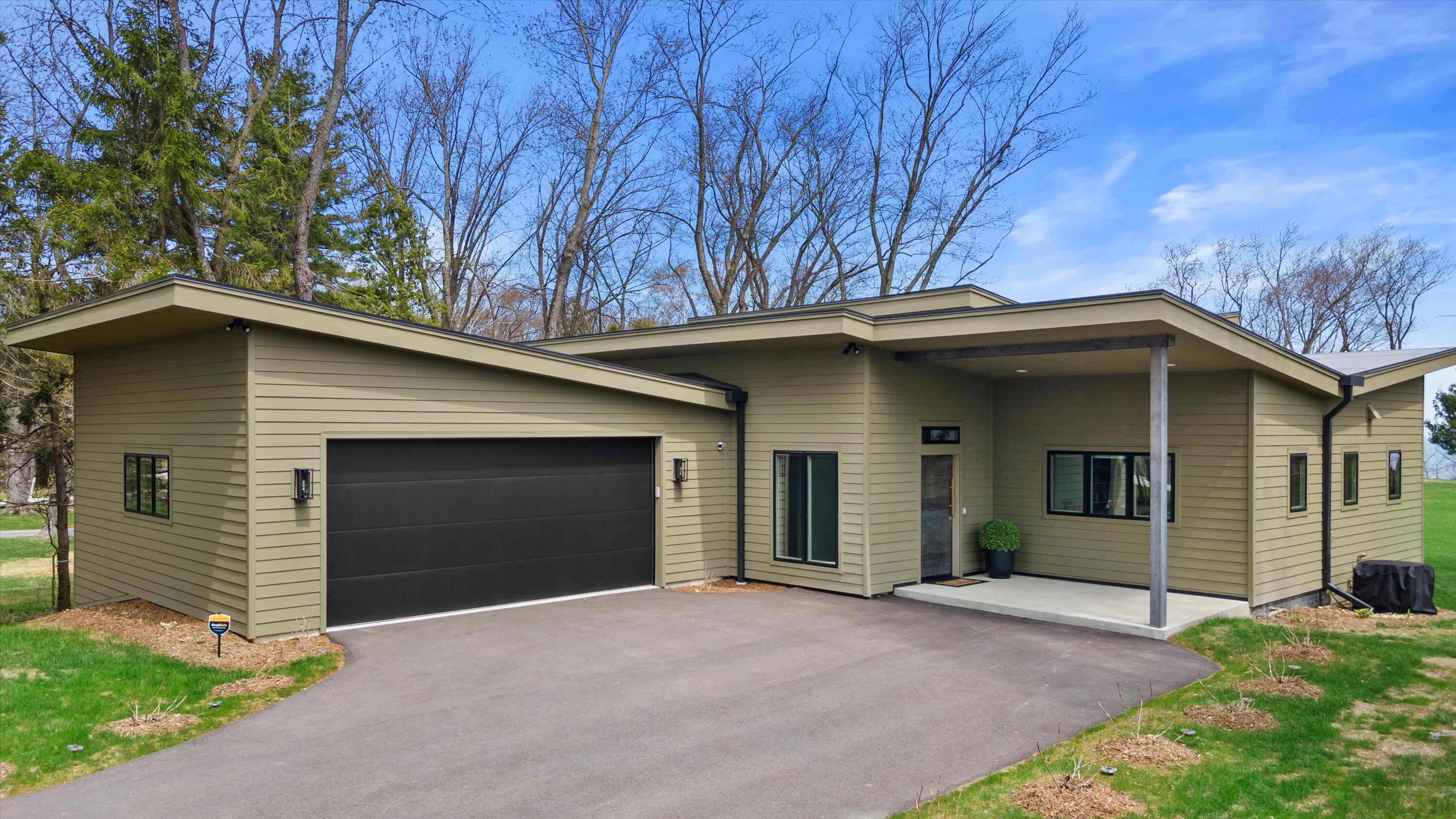 Wisconsin Lake Home for sale (MLS#: 1923772) at 13480 N Lakewood Dr, in Mequon, Wisconsin. (5 of 74)