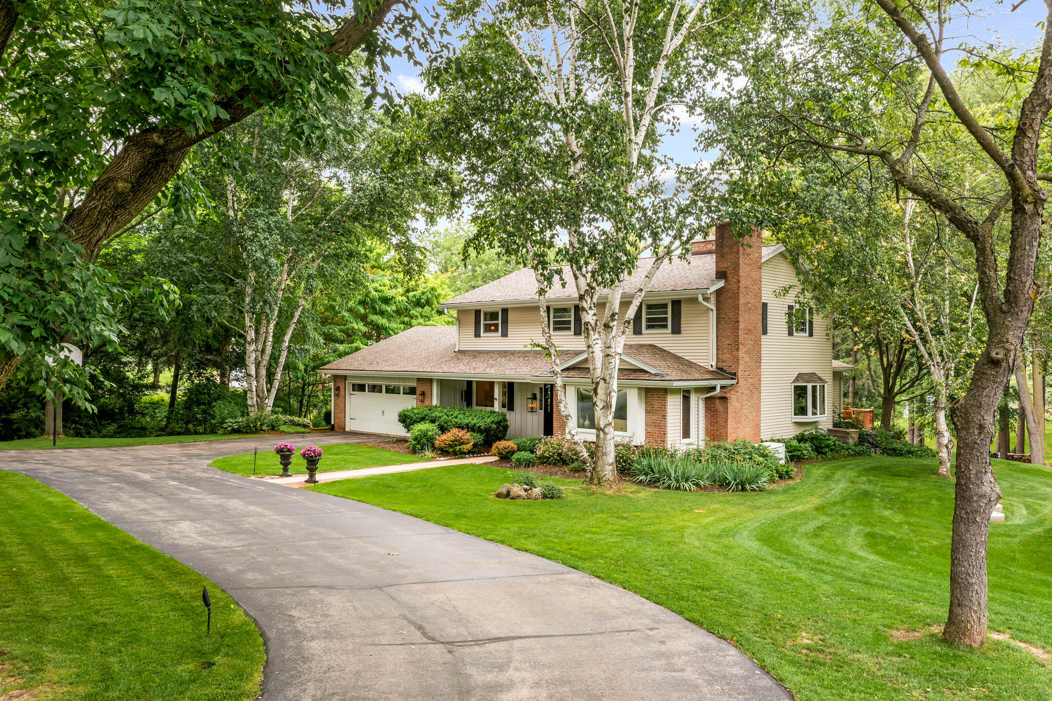 Wisconsin Lake Home for sale (MLS#: 1923859) at 10930  Hidden Valley Dr, in Cedarburg, Wisconsin. (3 of 45)