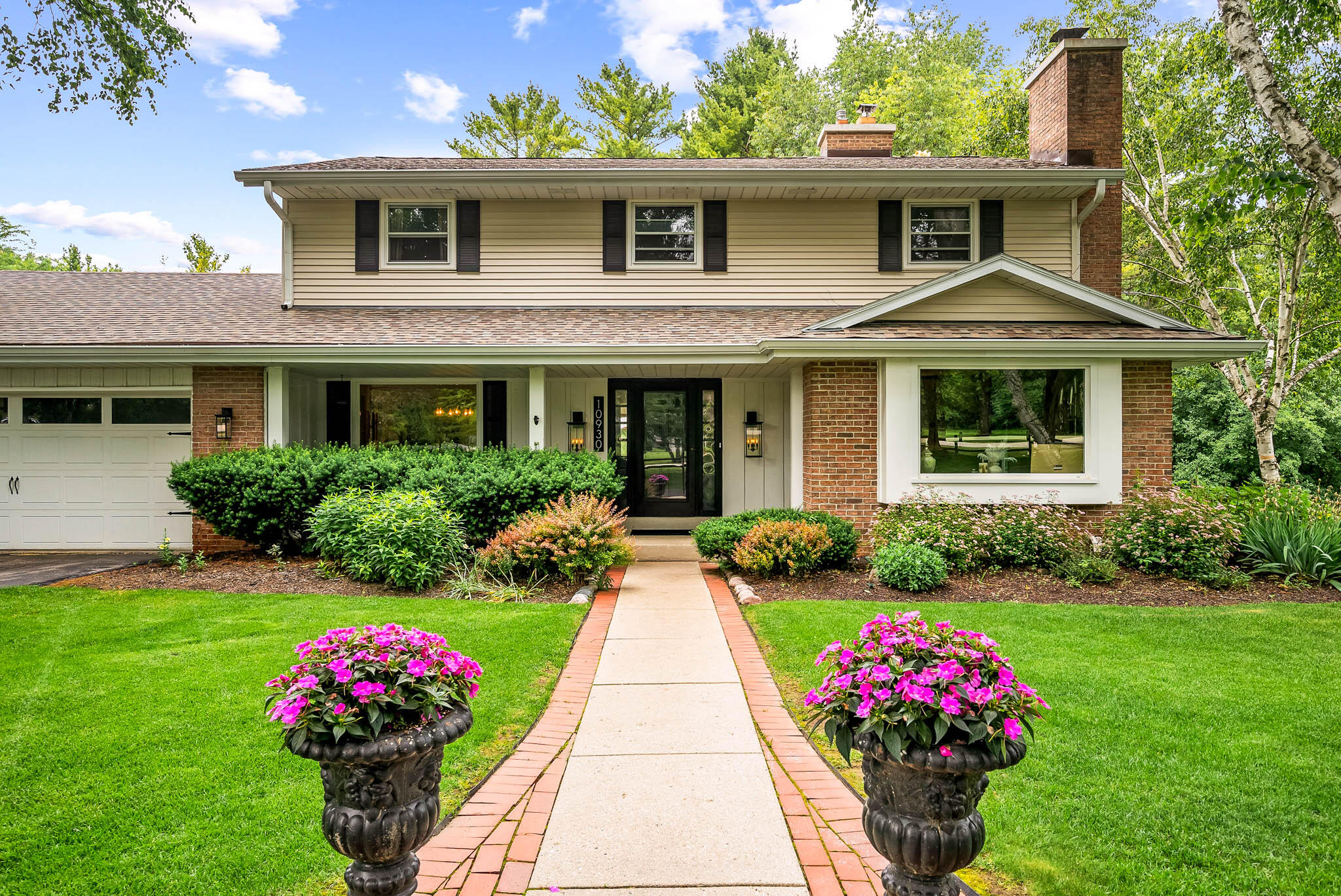 Wisconsin Lake Home for sale (MLS#: 1923859) at 10930  Hidden Valley Dr, in Cedarburg, Wisconsin. (4 of 45)