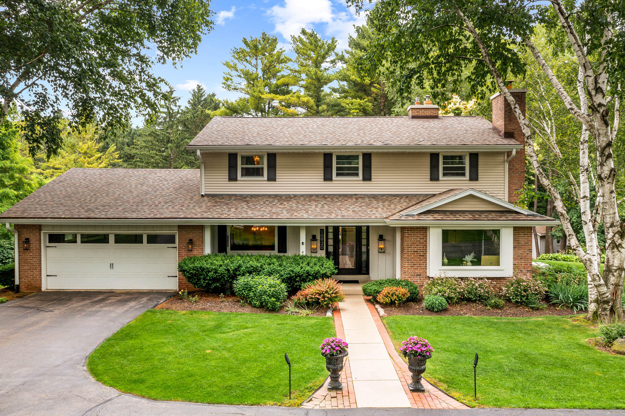 Wisconsin Lake Home for sale (MLS#: 1923859) at 10930  Hidden Valley Dr, in Cedarburg, Wisconsin. (40 of 45)