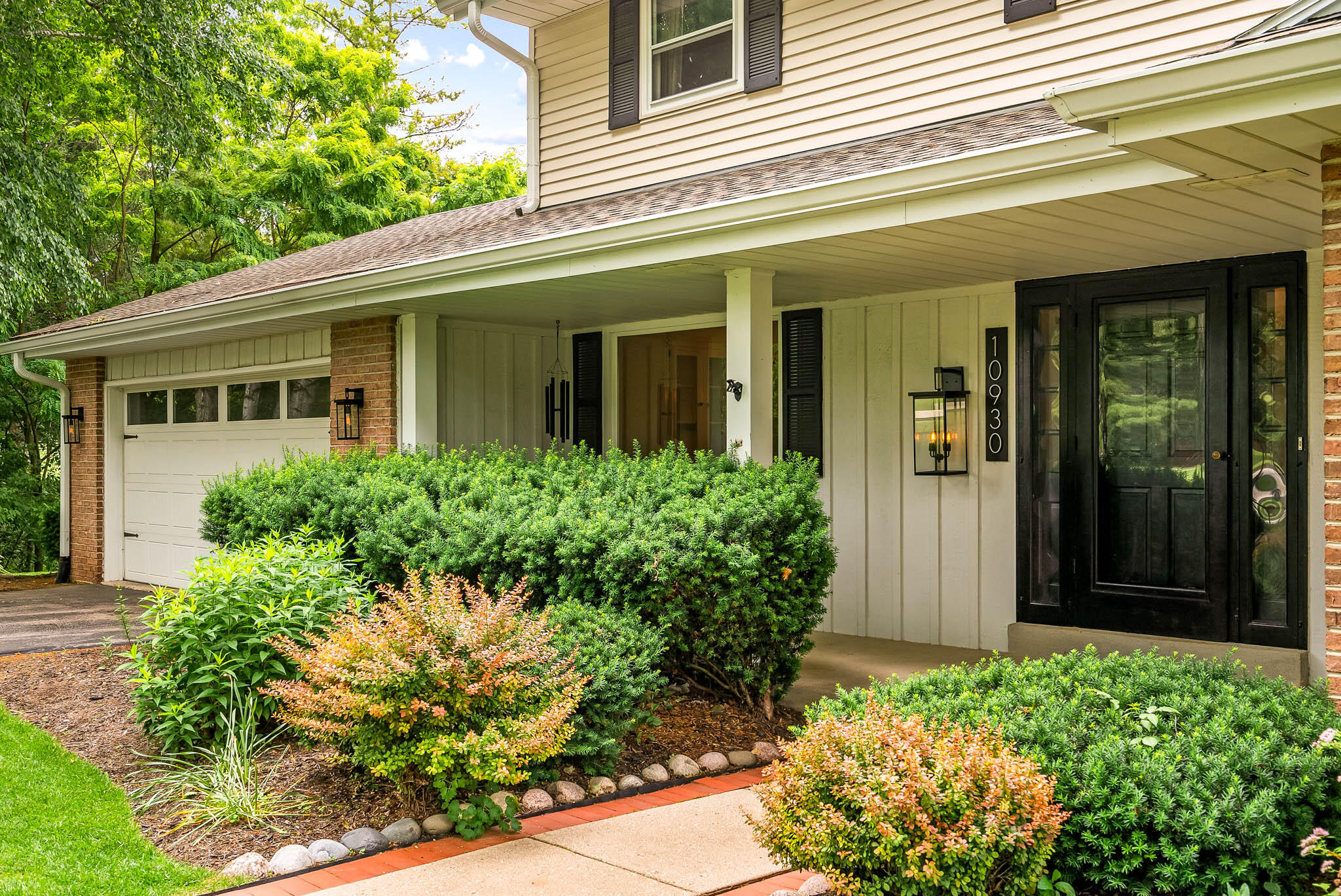 Wisconsin Lake Home for sale (MLS#: 1923859) at 10930  Hidden Valley Dr, in Cedarburg, Wisconsin. (5 of 45)