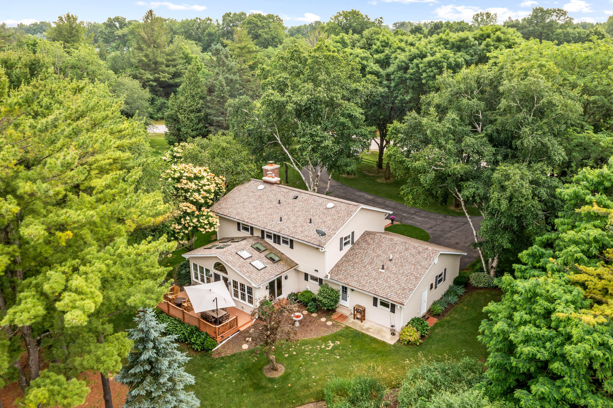 Wisconsin Lake Home for sale (MLS#: 1923859) at 10930  Hidden Valley Dr, in Cedarburg, Wisconsin. (42 of 45)
