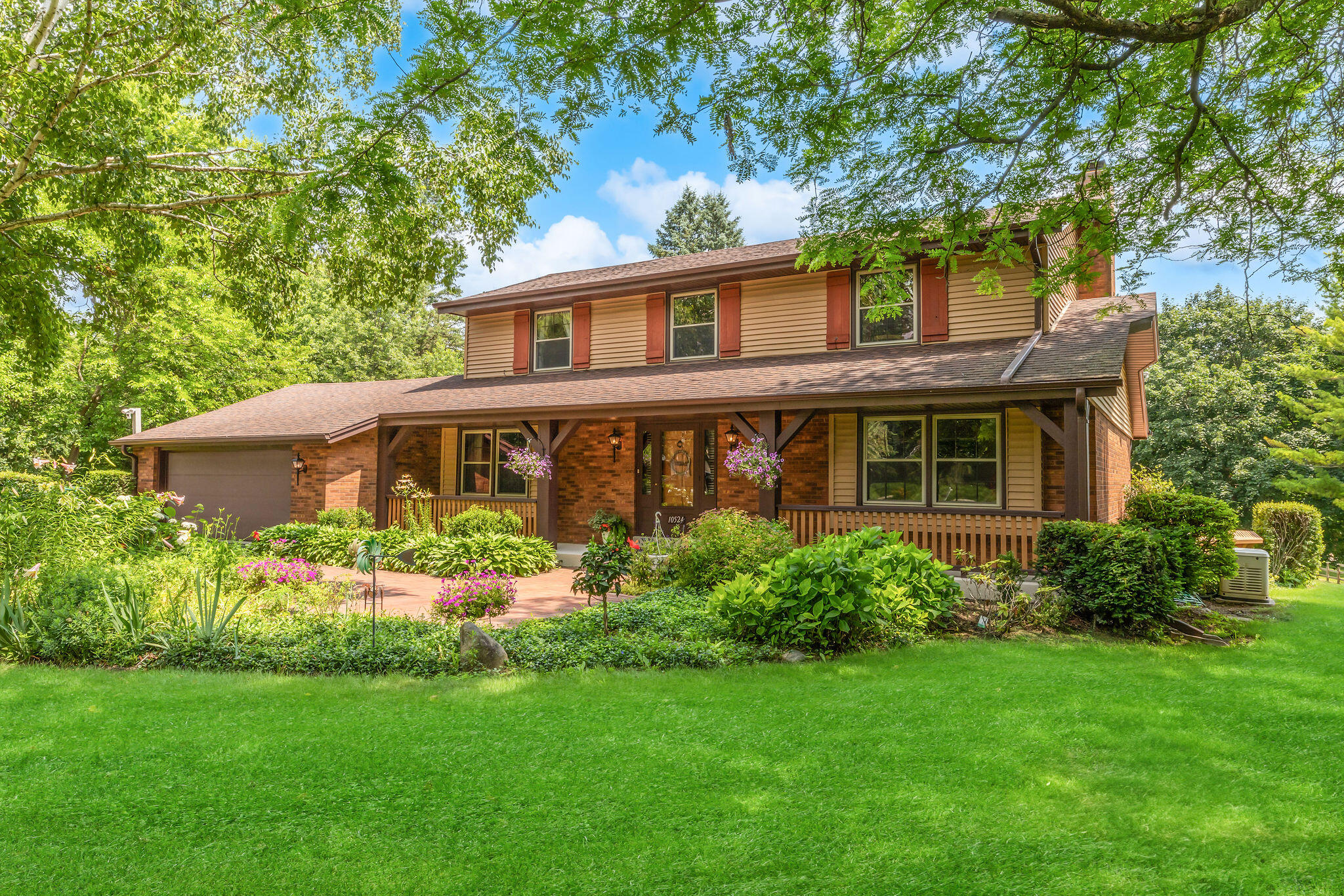 Wisconsin Lake Home for sale (MLS#: 1923864) at 10524 N O'Connell Ln, in Mequon, Wisconsin. (2 of 33)