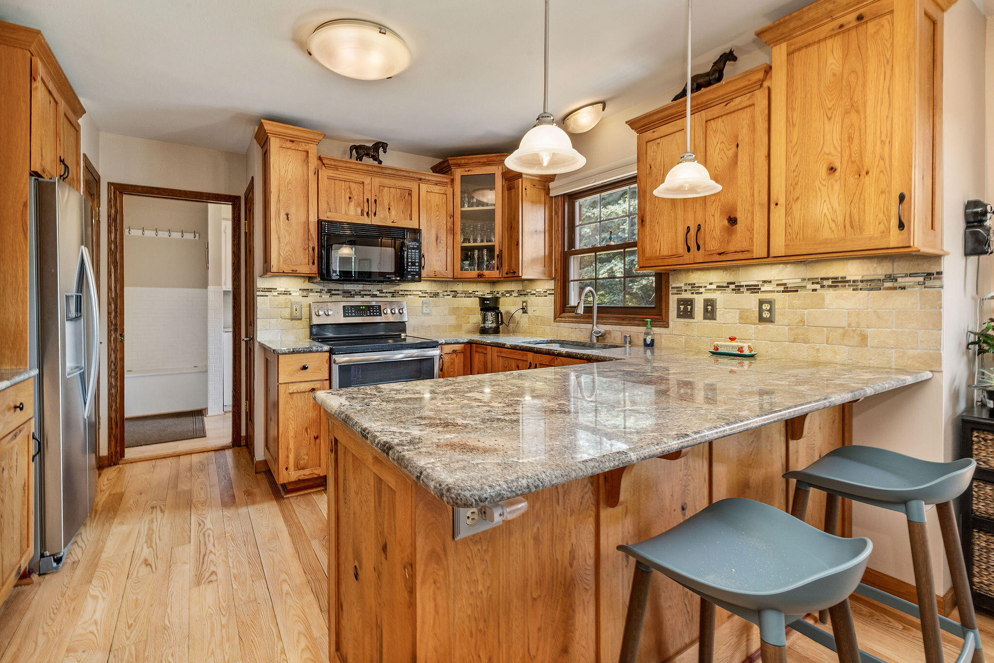 Wisconsin Lake Home for sale (MLS#: 1923864) at 10524 N O'Connell Ln, in Mequon, Wisconsin. (11 of 33)