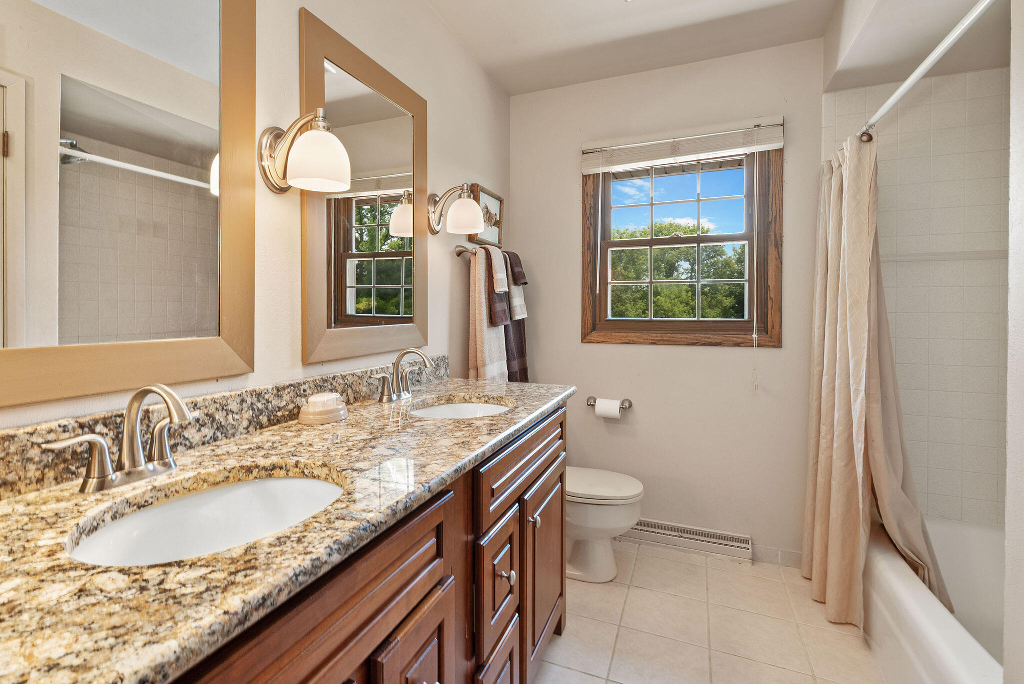 Wisconsin Lake Home for sale (MLS#: 1923864) at 10524 N O'Connell Ln, in Mequon, Wisconsin. (16 of 33)